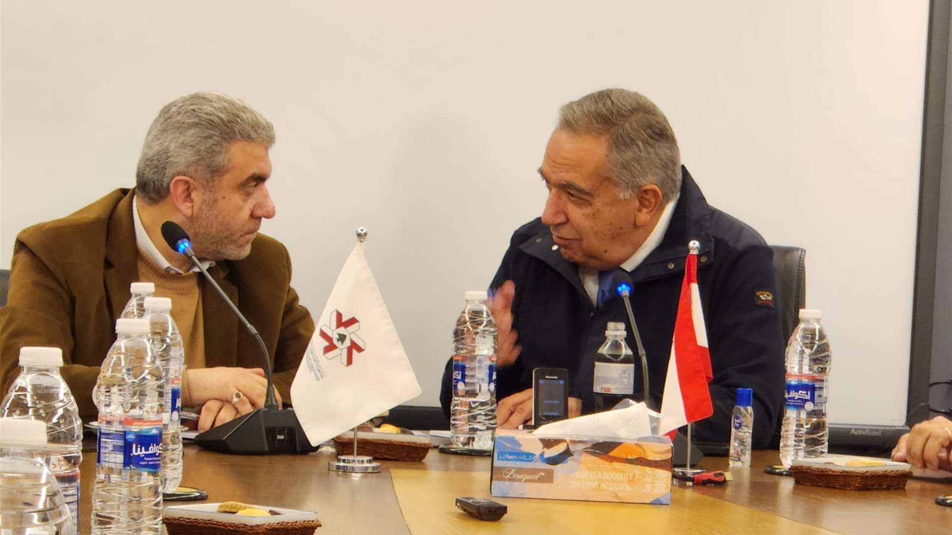 وزير العمل في جمعية الصناعيين... وبحث بشأن حماية العمالة اللبنانية والمعاش التقاعدي وتحسين تقديمات الضمان