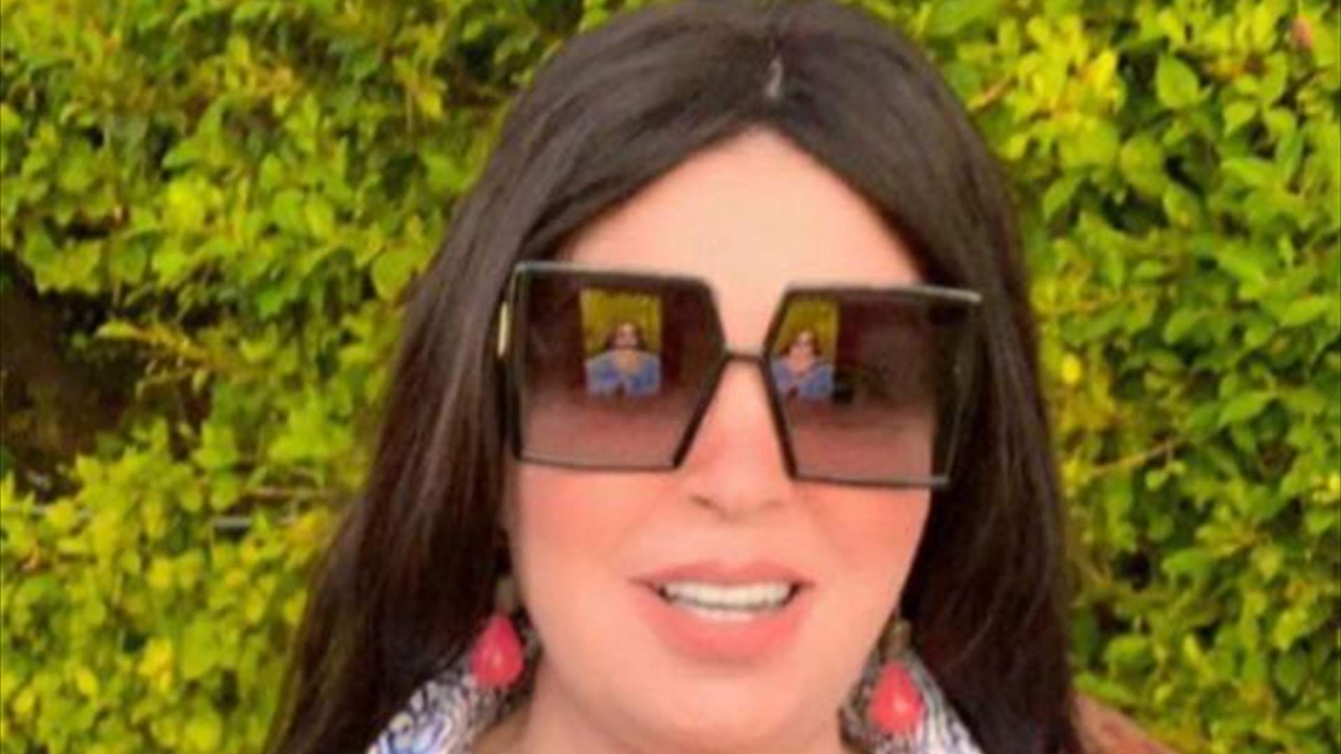 فيفي عبده تثير الجدل بطرحة العروس وفستان الزفاف (فيديو)