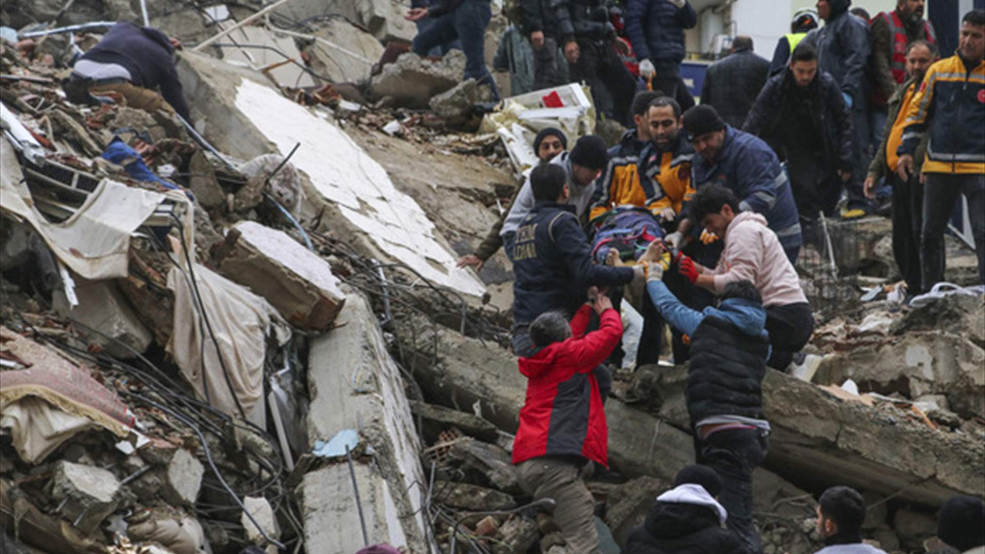 1121 قتيلا في حصيلة جديدة للزلزال في تركيا 