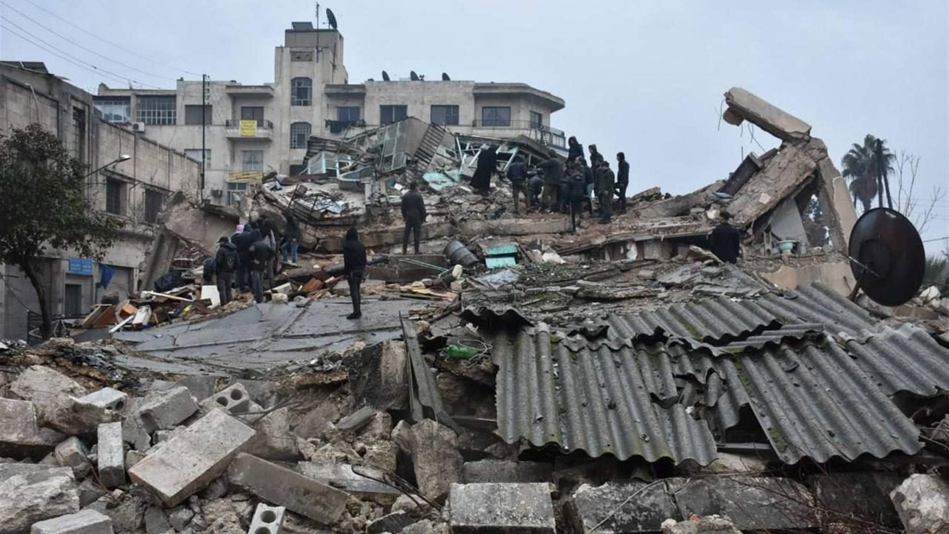 لجنة تنسيق عمليات مواجهة الكوارث: 70 عنصرا من الجيش والدفاع المدني وإطفاء بيروت والصليب الأحمر توجهوا إلى المناطق المنكوبة في تركيا وسوريا
