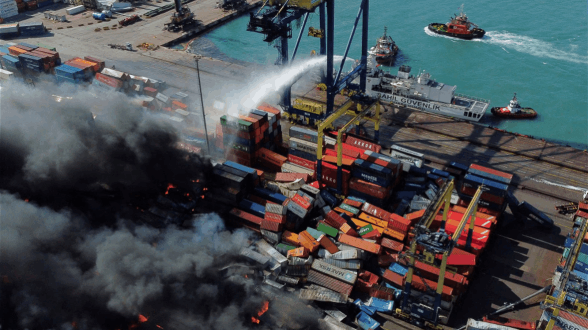 Shipping containers ablaze at Turkey&#39;s Iskenderun Port, operations halted