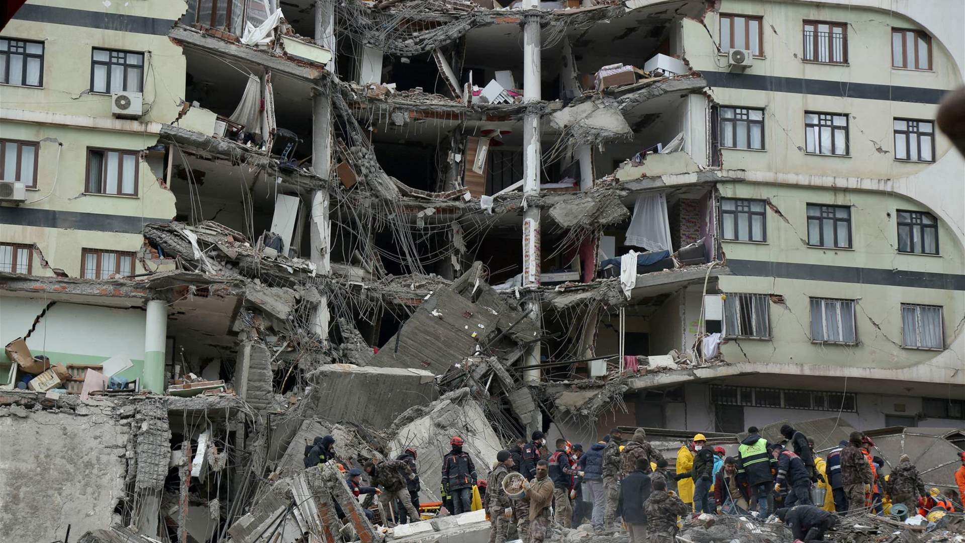 Rescuers save four Lebanese from under rubble in Turkey