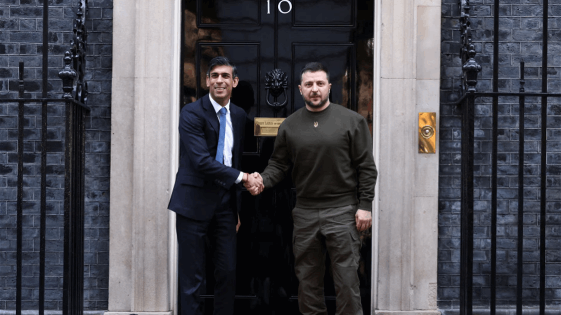 Zelenskiy, in London, wins pledge to train pilots on NATO jets