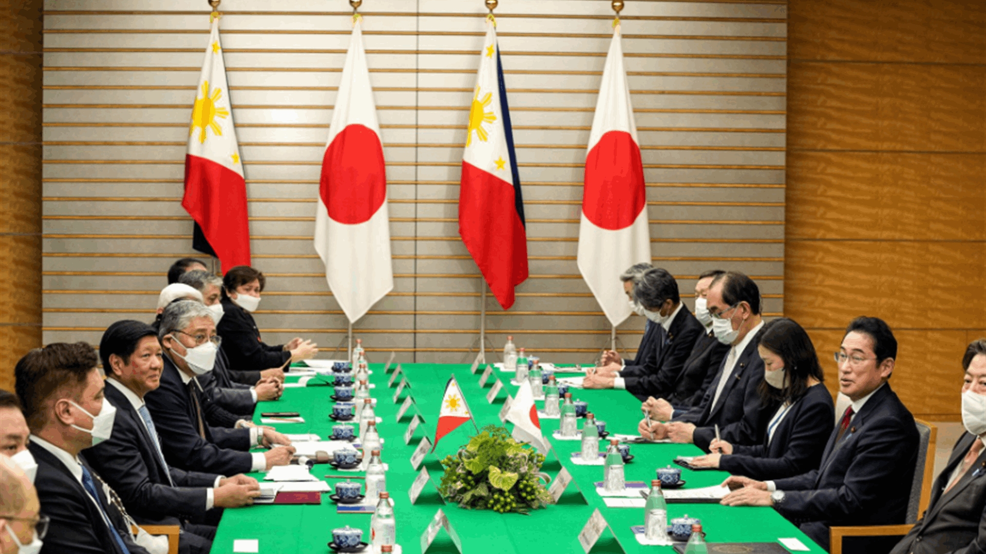 Japan, Philippines pledge closer security ties amid China tensions