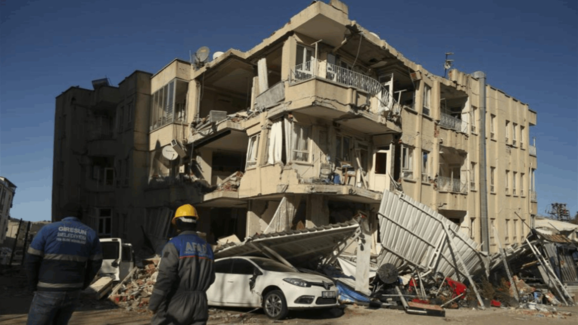 Focus turns to quake aid but rescues continue