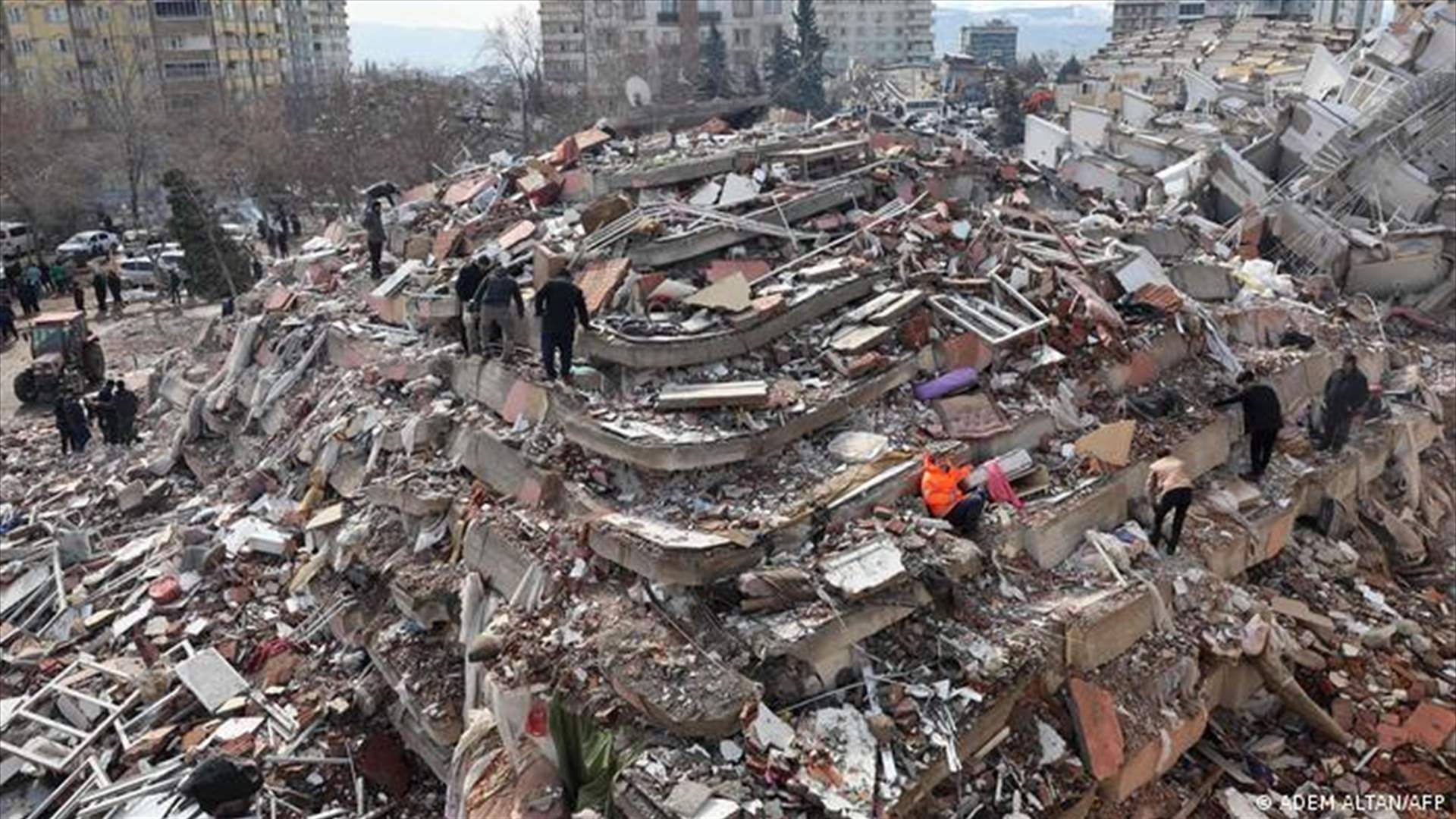 أكثر من 30 ألف قتيل جراء الزلزال في تركيا وسوريا