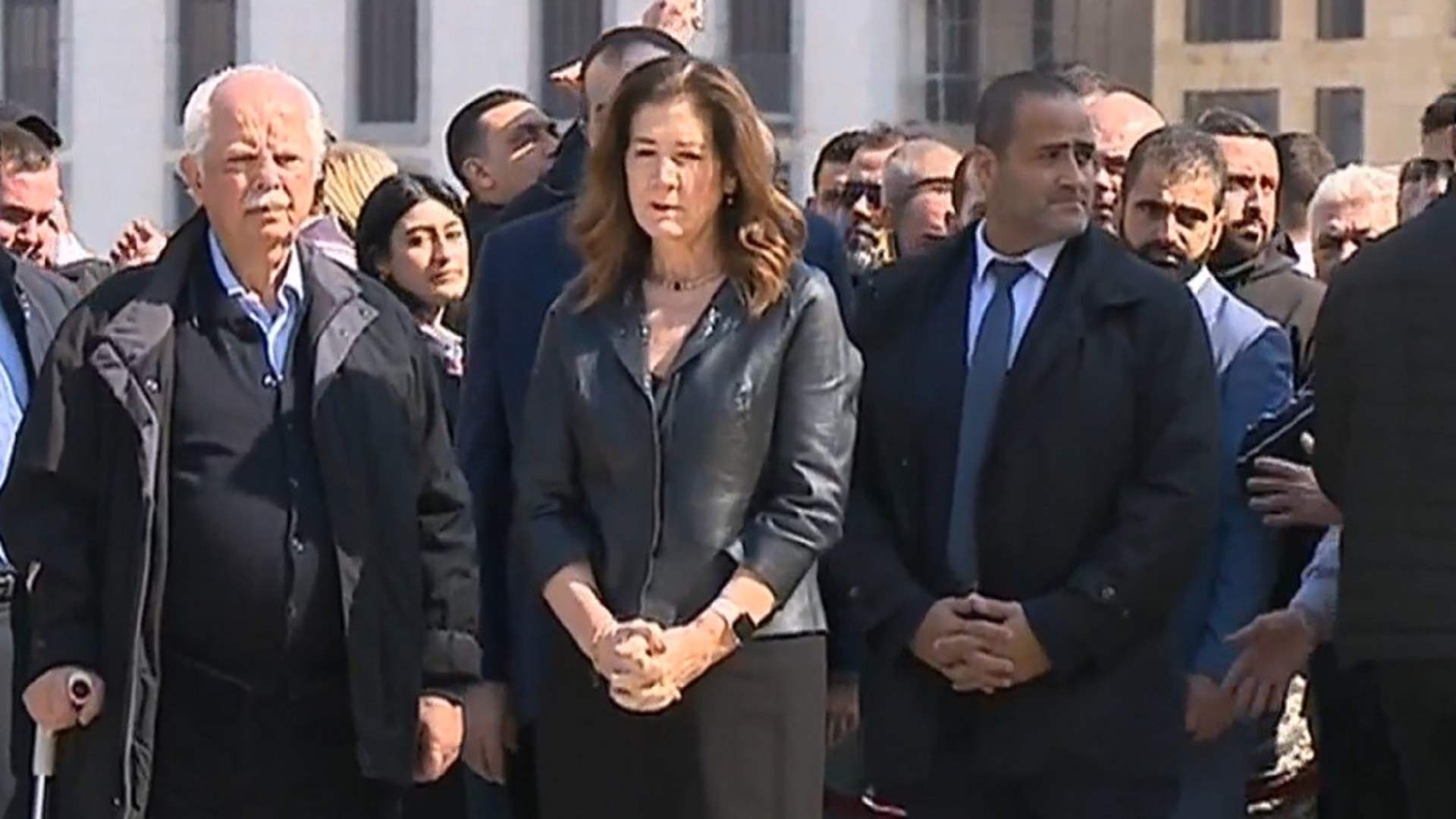 السفيرة الأميركية دوروثي شيا تزور ضريح الرئيس الشهيد رفيق الحريري في وسط بيروت