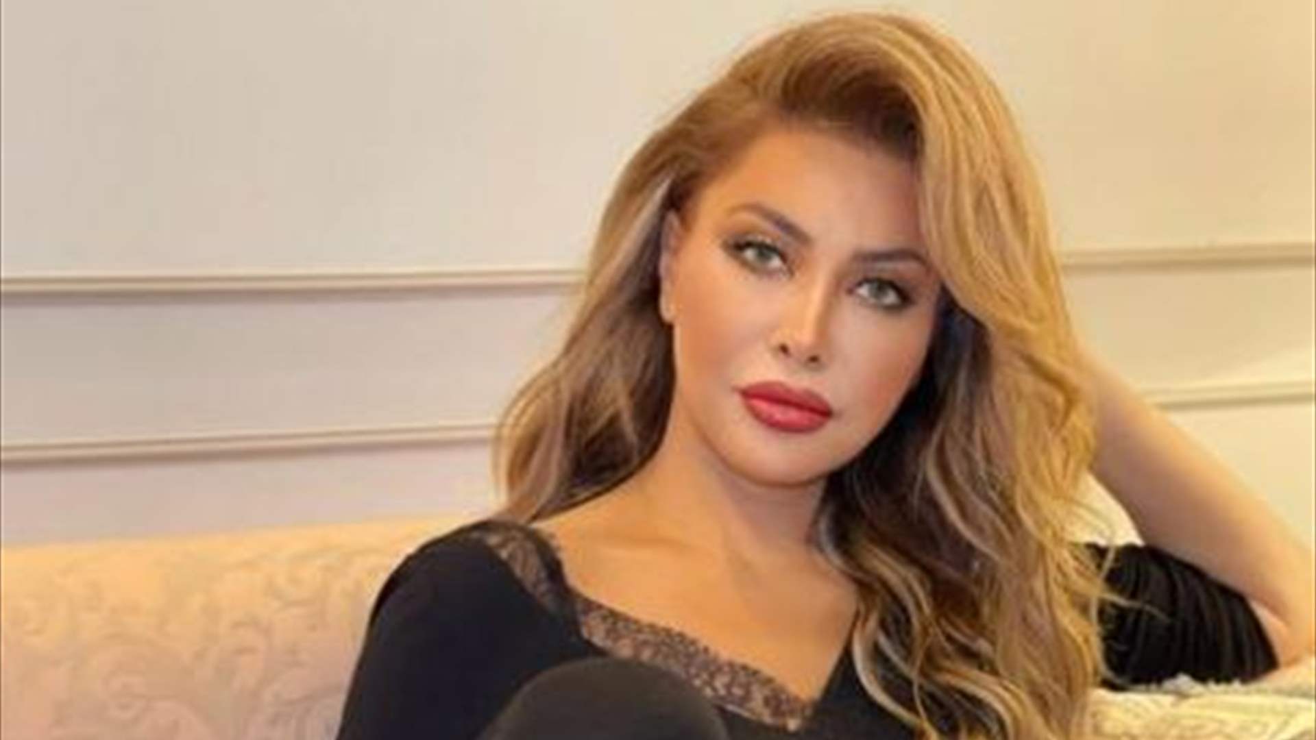 نوال الزغبي تثير التساؤلات في عيد الحب... وردة ذهبية وخاتم في يدها! (صورة)