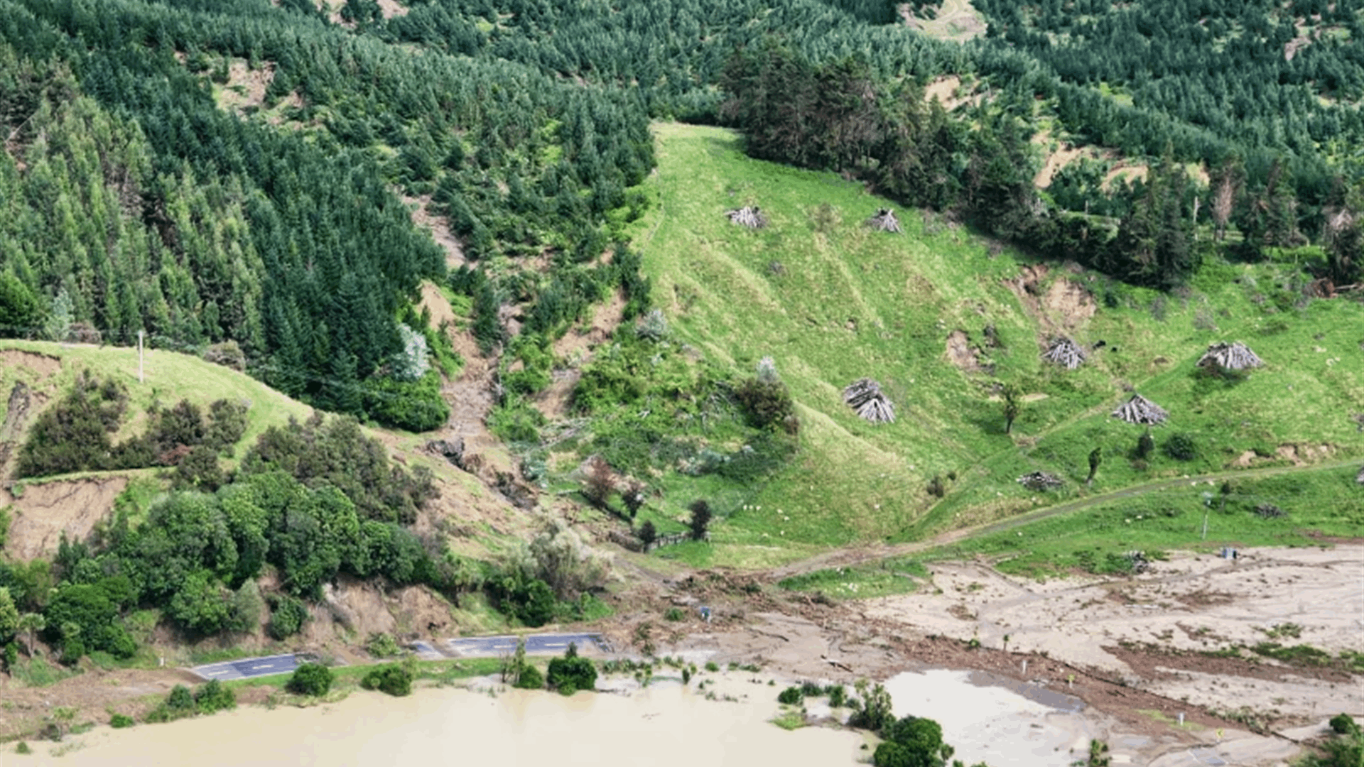 Cyclone Gabrielle moves away from New Zealand, recovery efforts begin