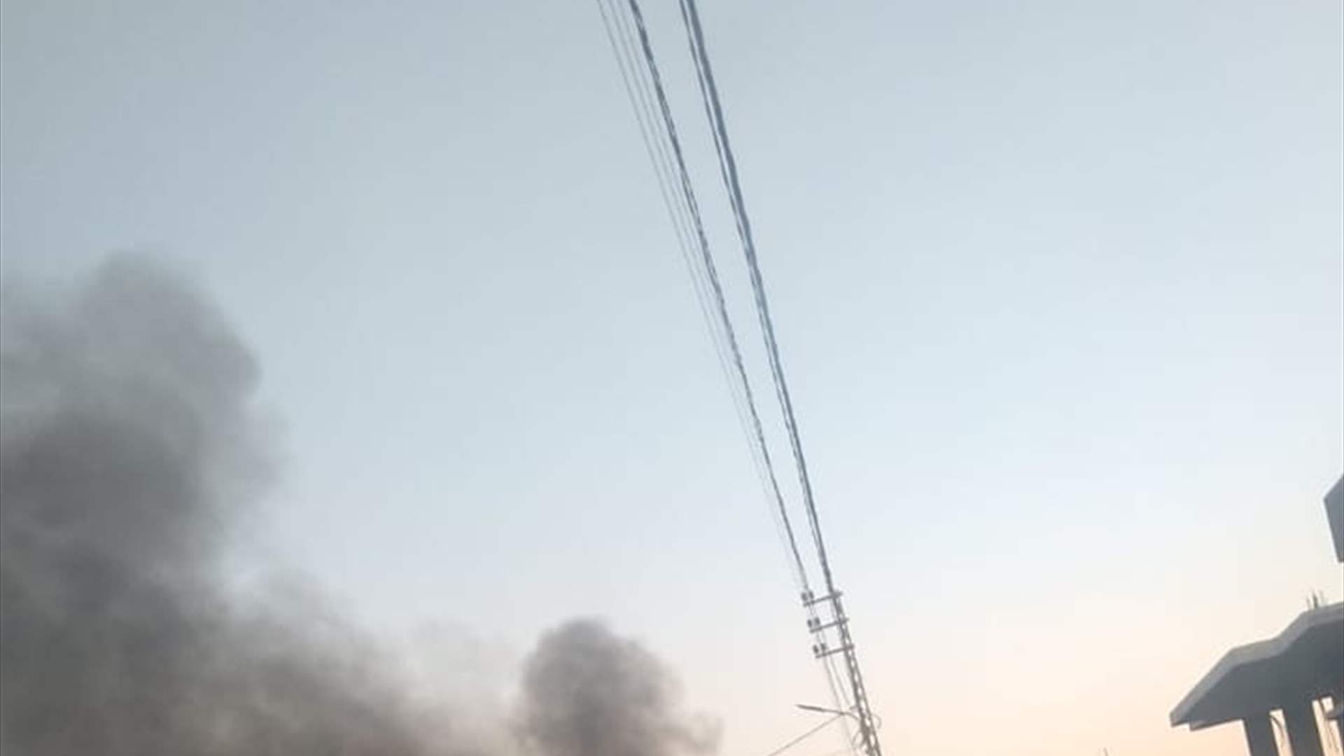 قطع طريق قصرنبا - بدنايل بالاتجاهين صباح اليوم بالاطارات المشتعلة احتجاجاً على ارتفاع سعر صرف الدولار وتردي الوضع المعيشي