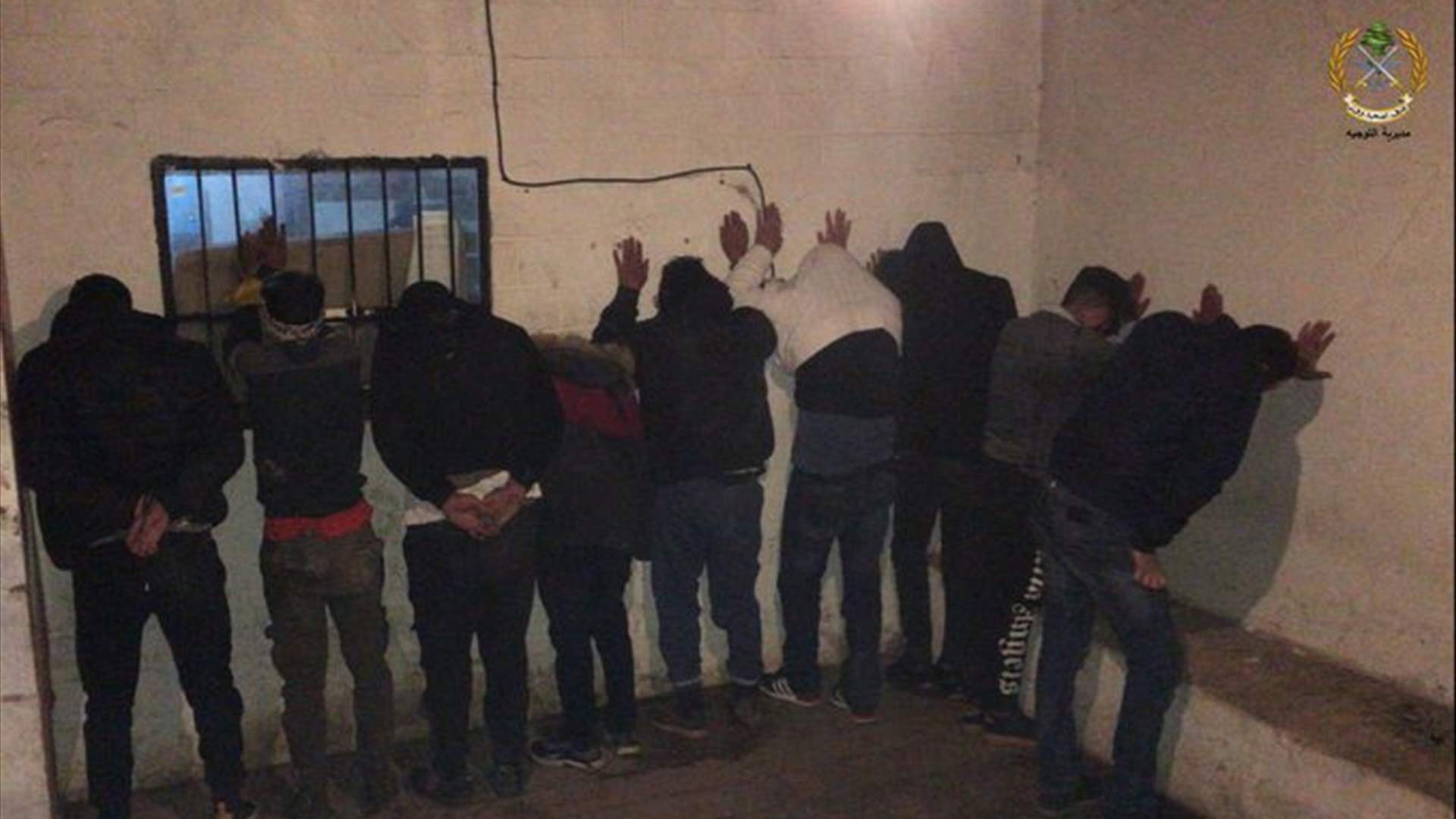 الجيش: استمرار عمليات الدهم التي تنفذها وحدة من الجيش ودورية من مديرية المخابرات في بلدة حورتعلا - البقاع في حين بلغ عدد الموقوفين ٩ حتى الساعة