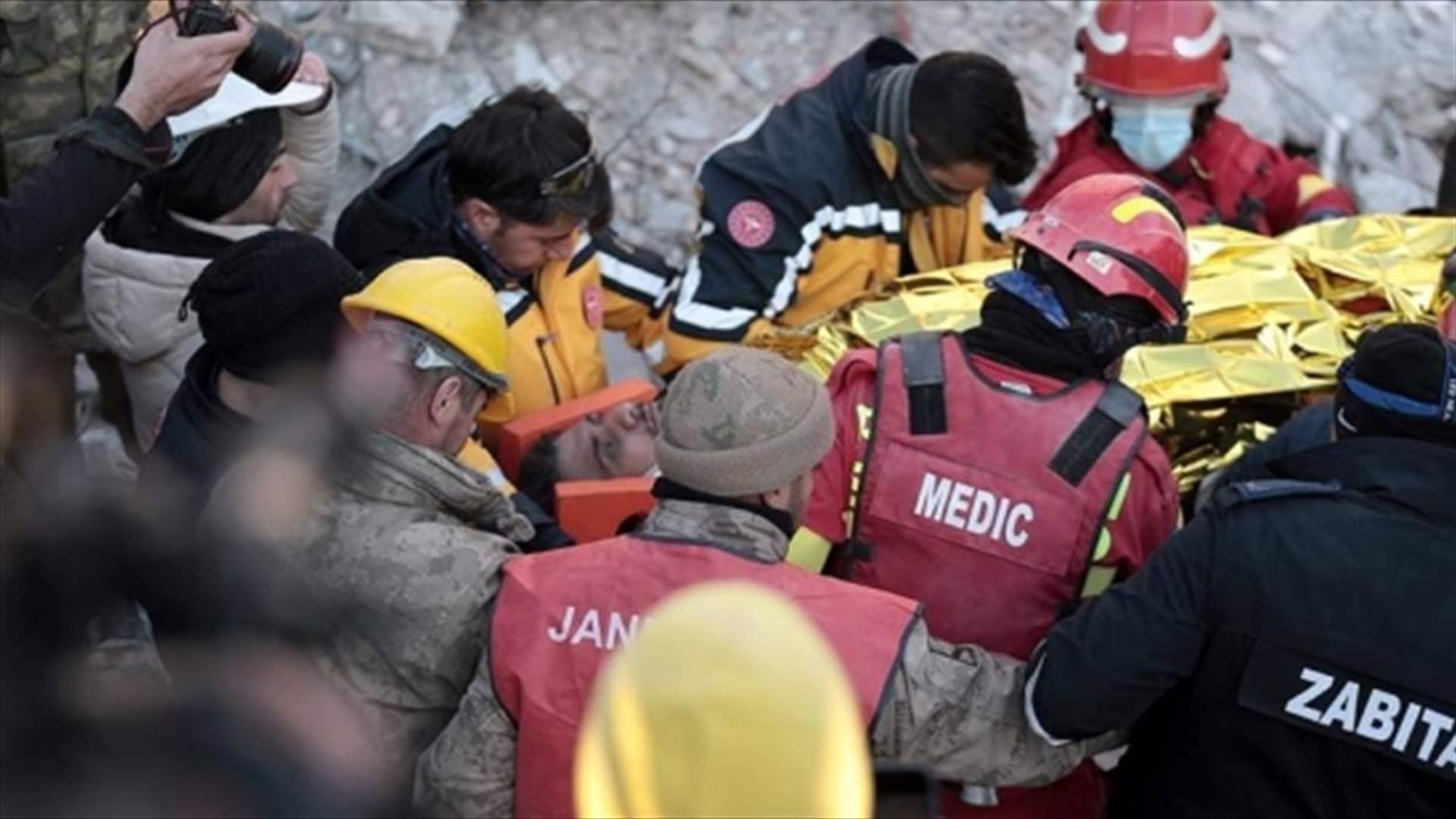 إنقاذ مراهق ورجلَين في تركيا بعد 11 يومًا من الزلزال