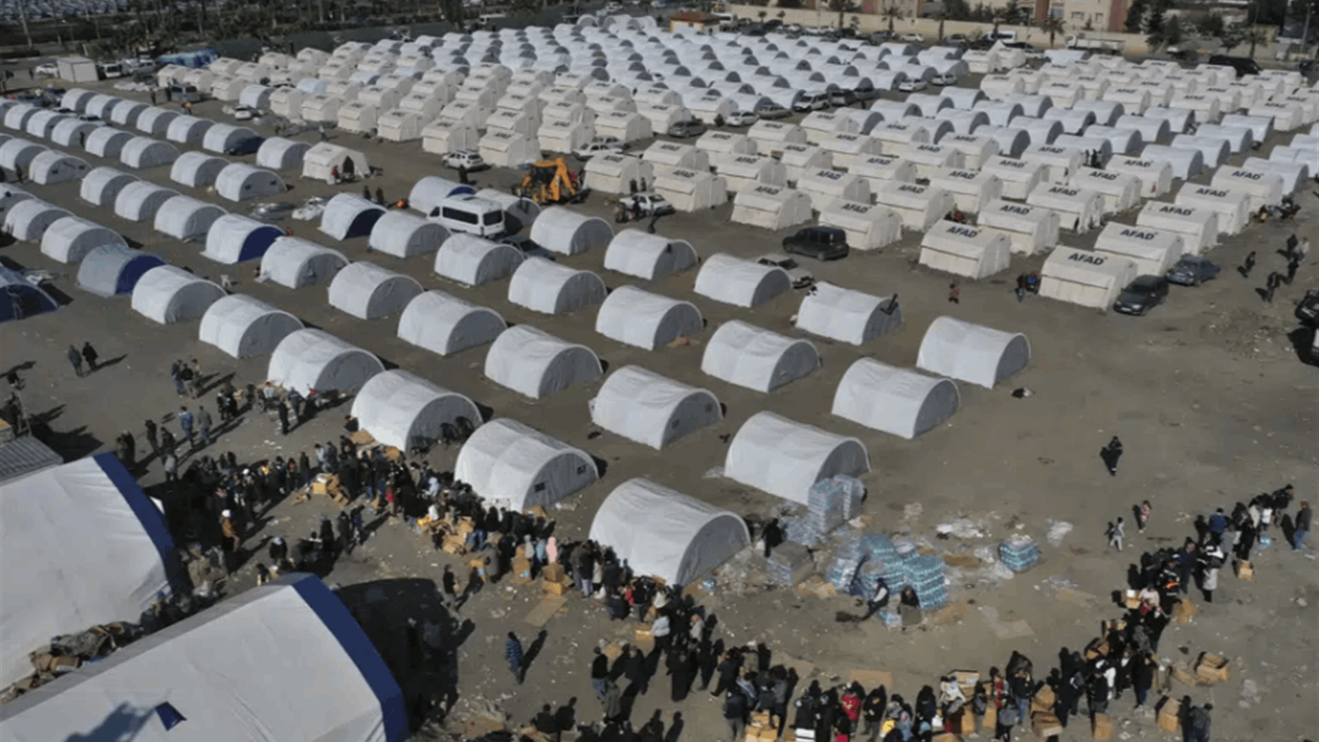 Turkish quake victims sleep in trains, tents, greenhouses