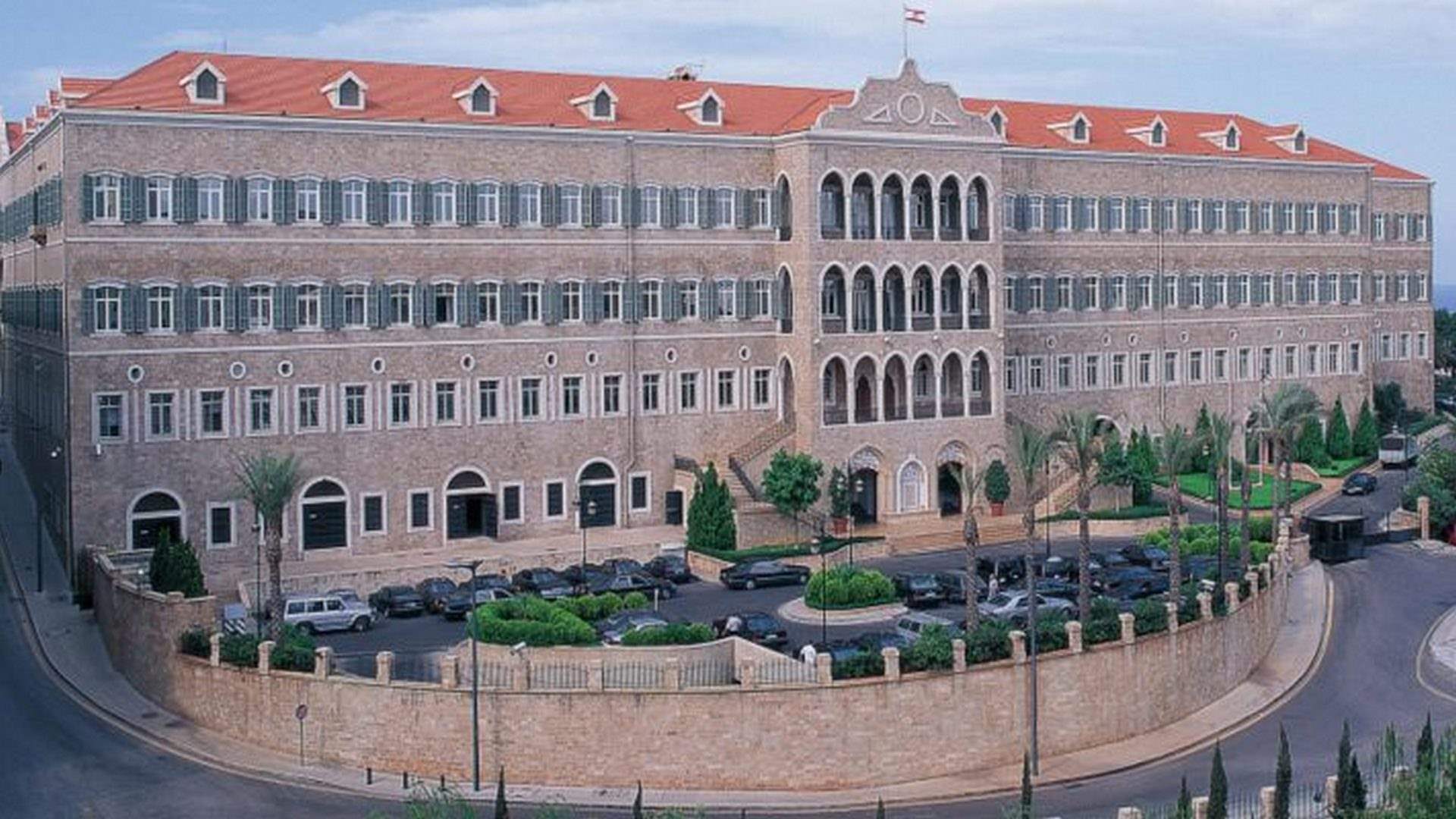 Meeting held at Grand Serail to address ongoing collapse of Lira