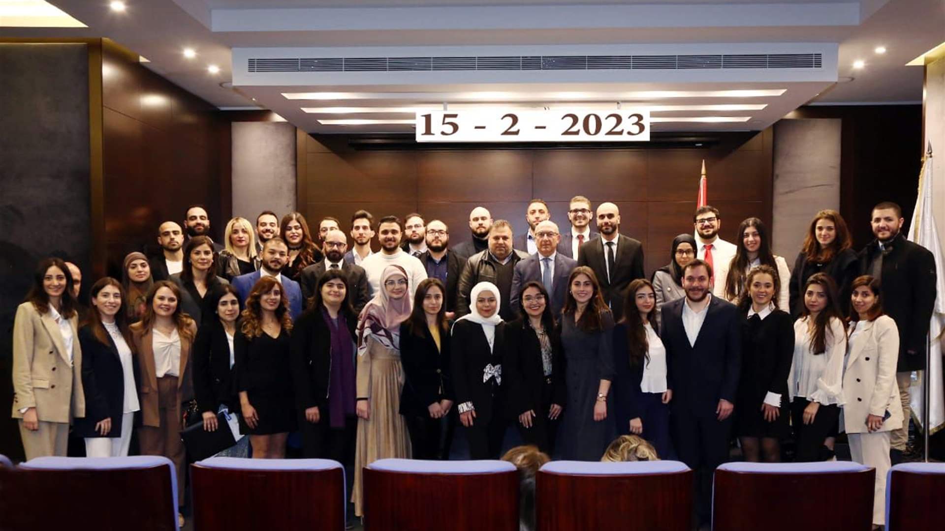 بخاش للأطباء الجدد: صحة الوطن هي من صحة المواطن