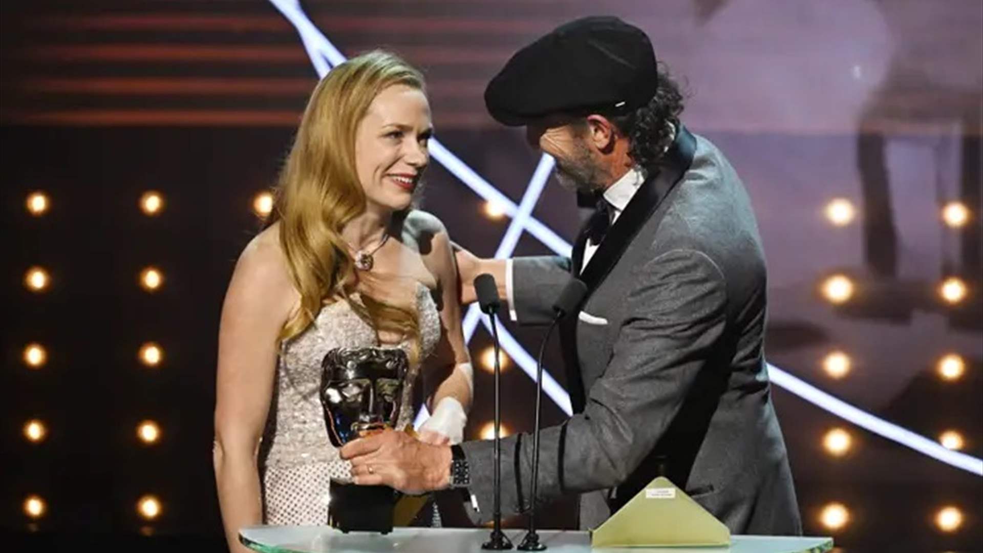 الخطأ يتكرّر... الإعلان عن فوز كاري موليغان بدلاً من الفائزة الحقيقية في "بافتا"