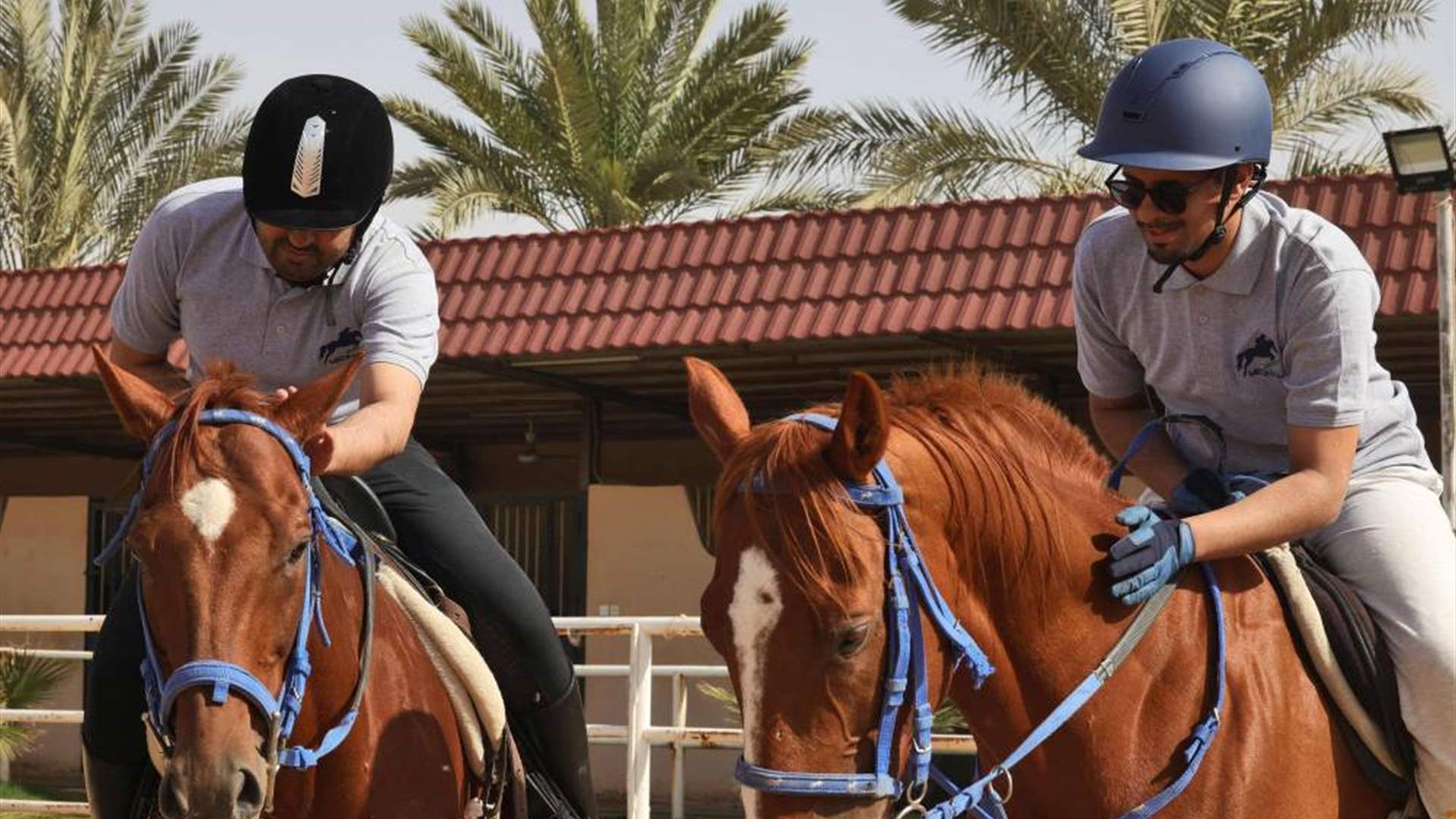 فارس سعودي كفيف يروّض التحديات ويقفز فوق الحواجز "كأنه يراها"