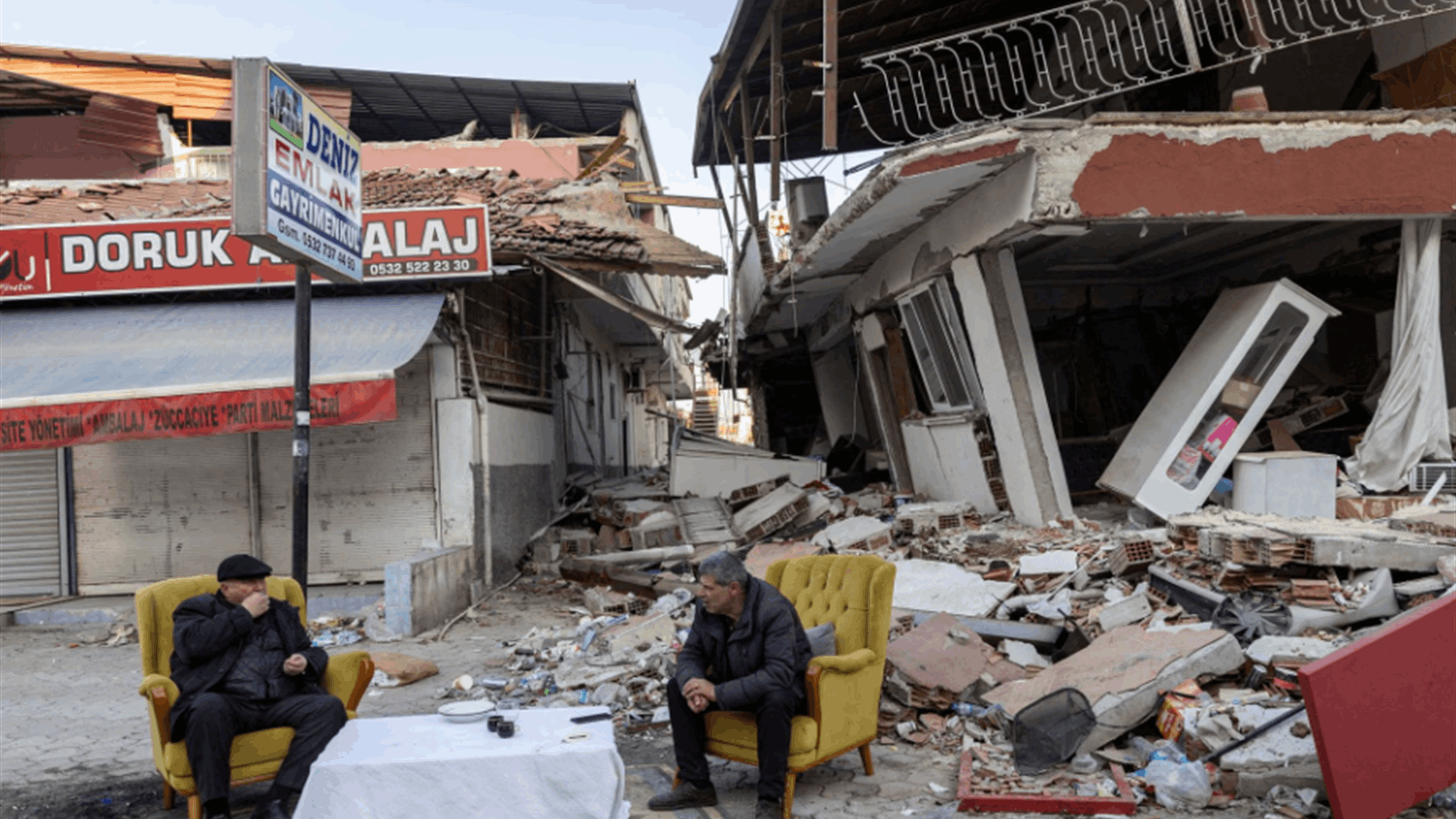 Mattresses, documents, electronics: Turks risk it all to retrieve belongings