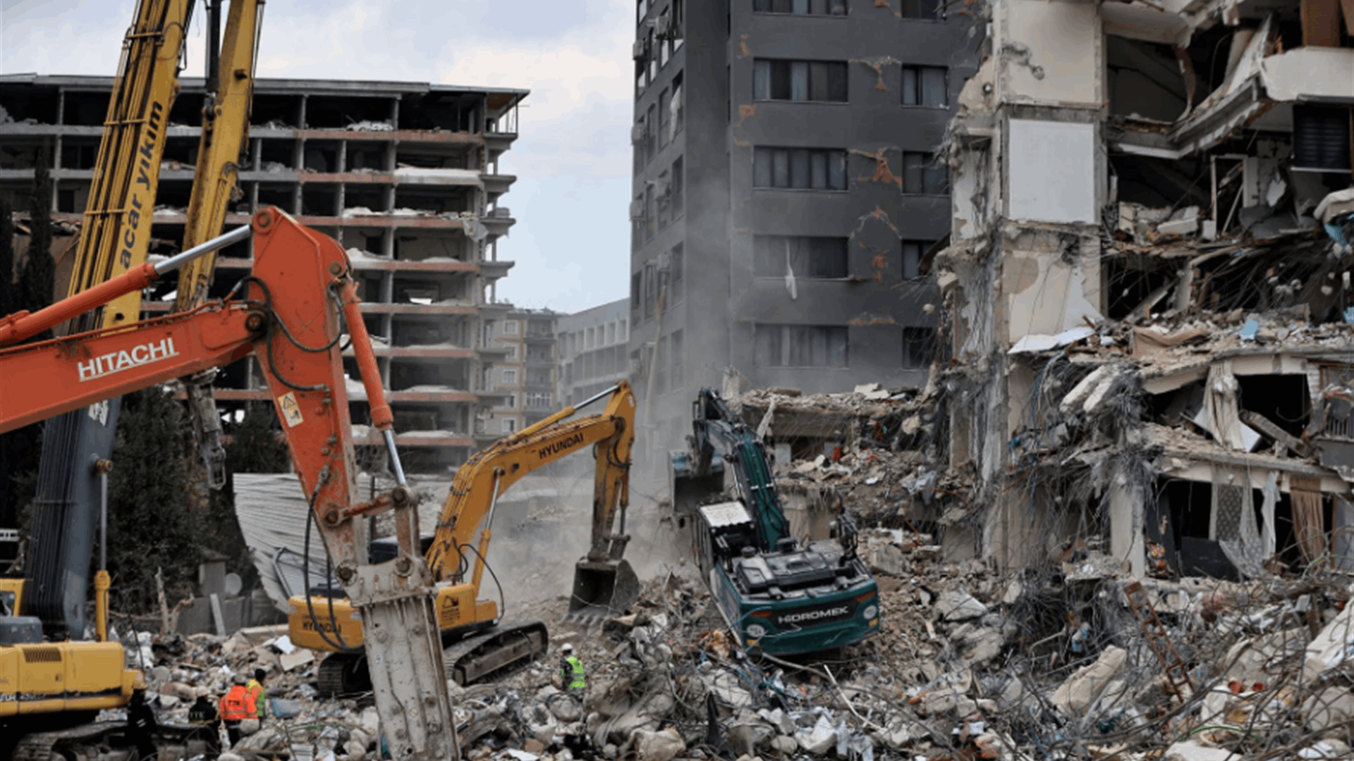 Turkey investigates building contractors as quake toll rises