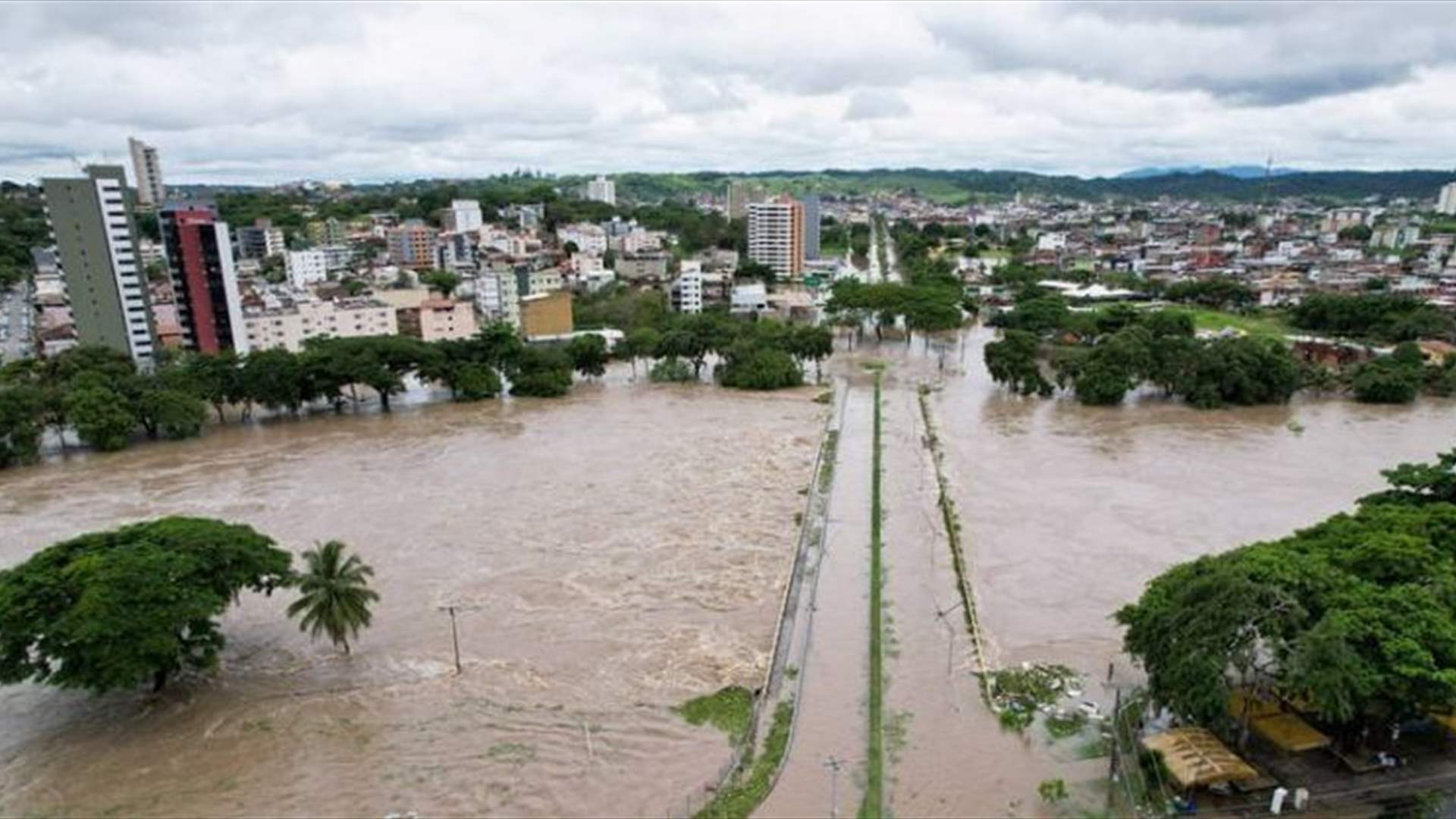 ارتفاع حصيلة الفيضانات في البرازيل إلى 64 قتيلا