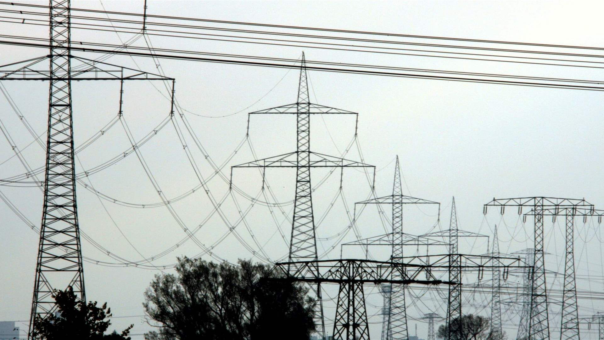 Spain, Netherlands back quick deal on EU power market reform