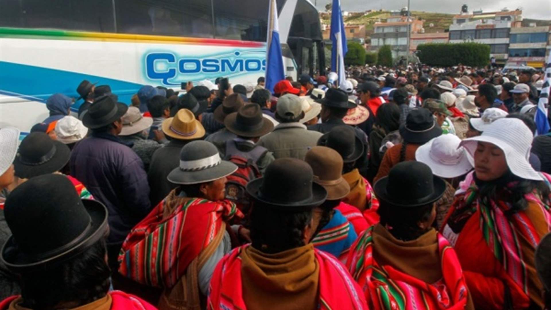 مئات البيروفيين يتجهون إلى ليما لمعاودة التظاهرات