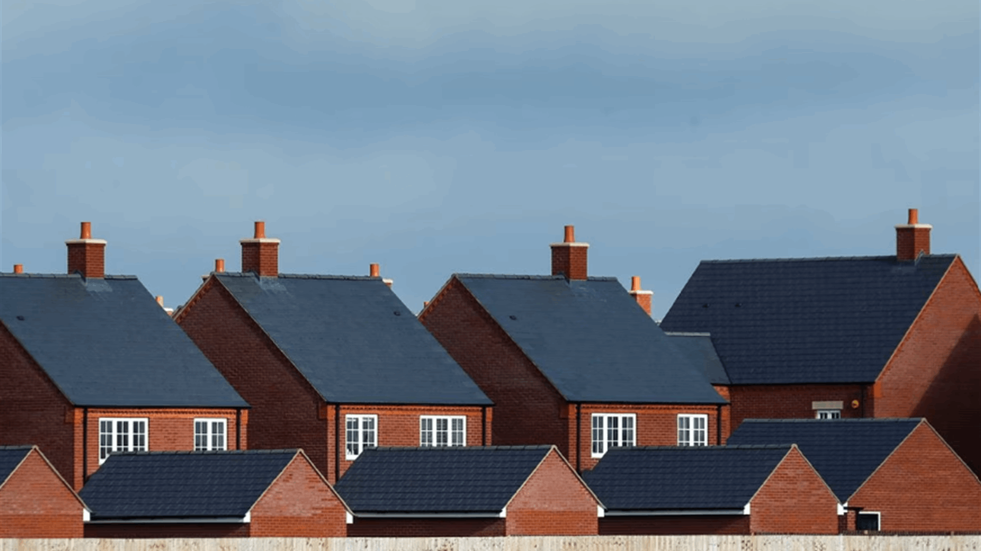 UK home prices to fall, but unlikely to come crashing down