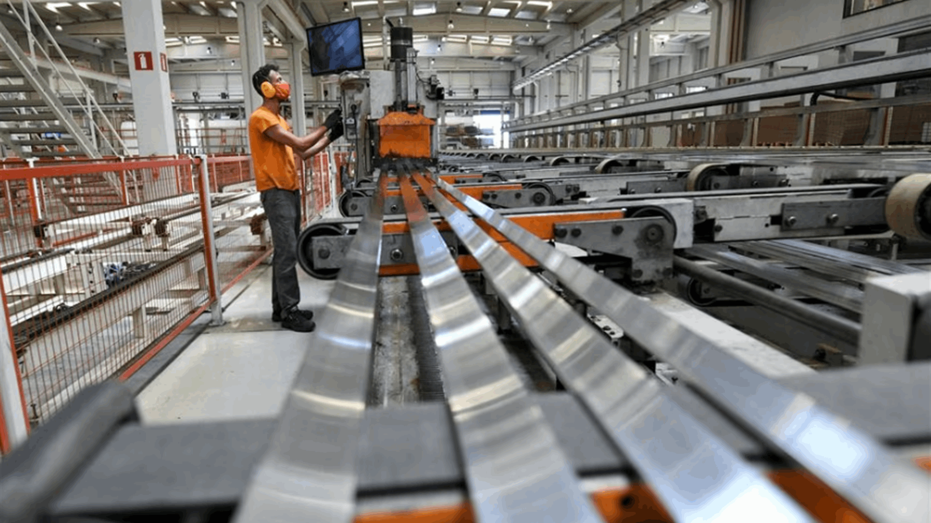 Euro zone factory output returned to growth in February