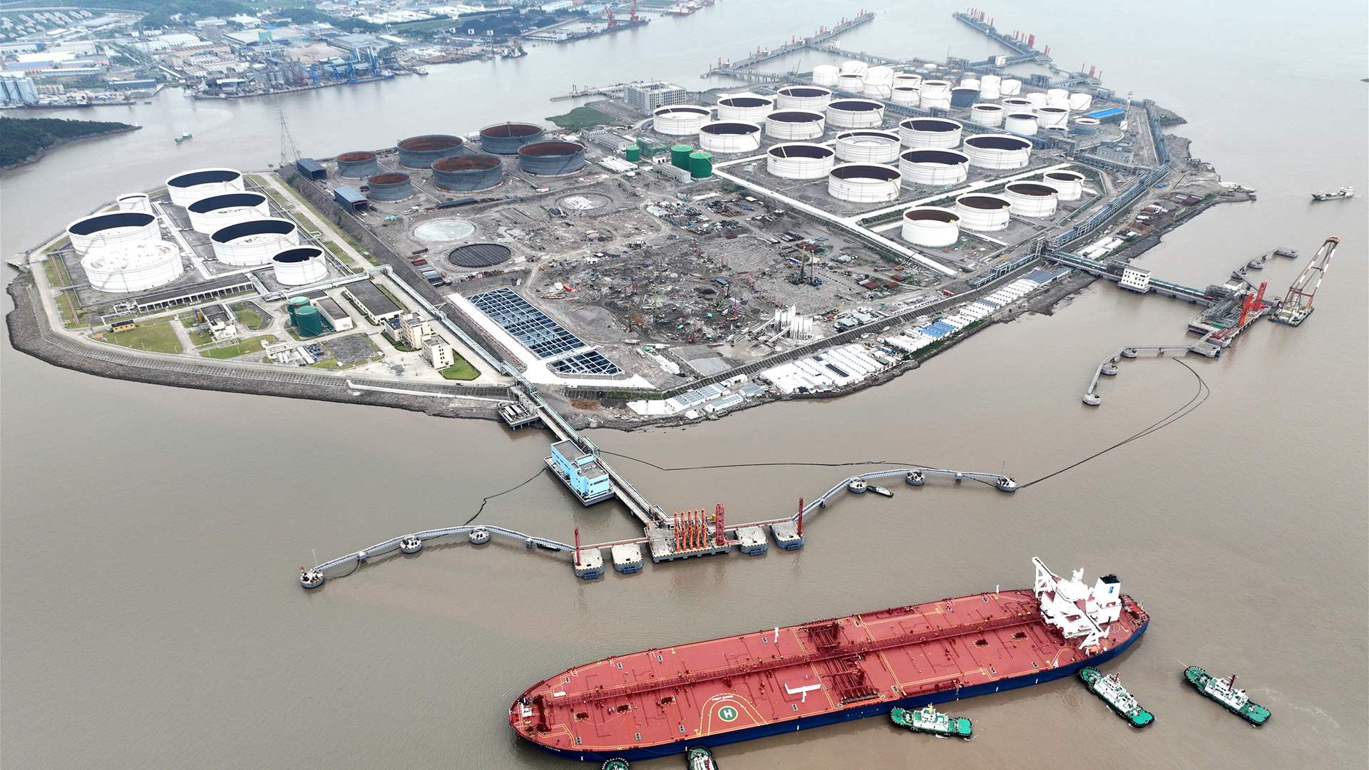 Oil rises as Chinese factory bounce boosts demand outlook