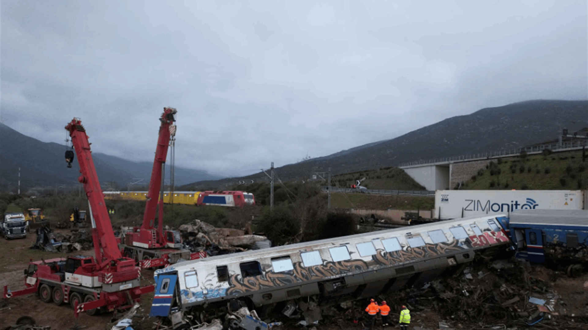 Greek rescuers comb through train crash wreckage