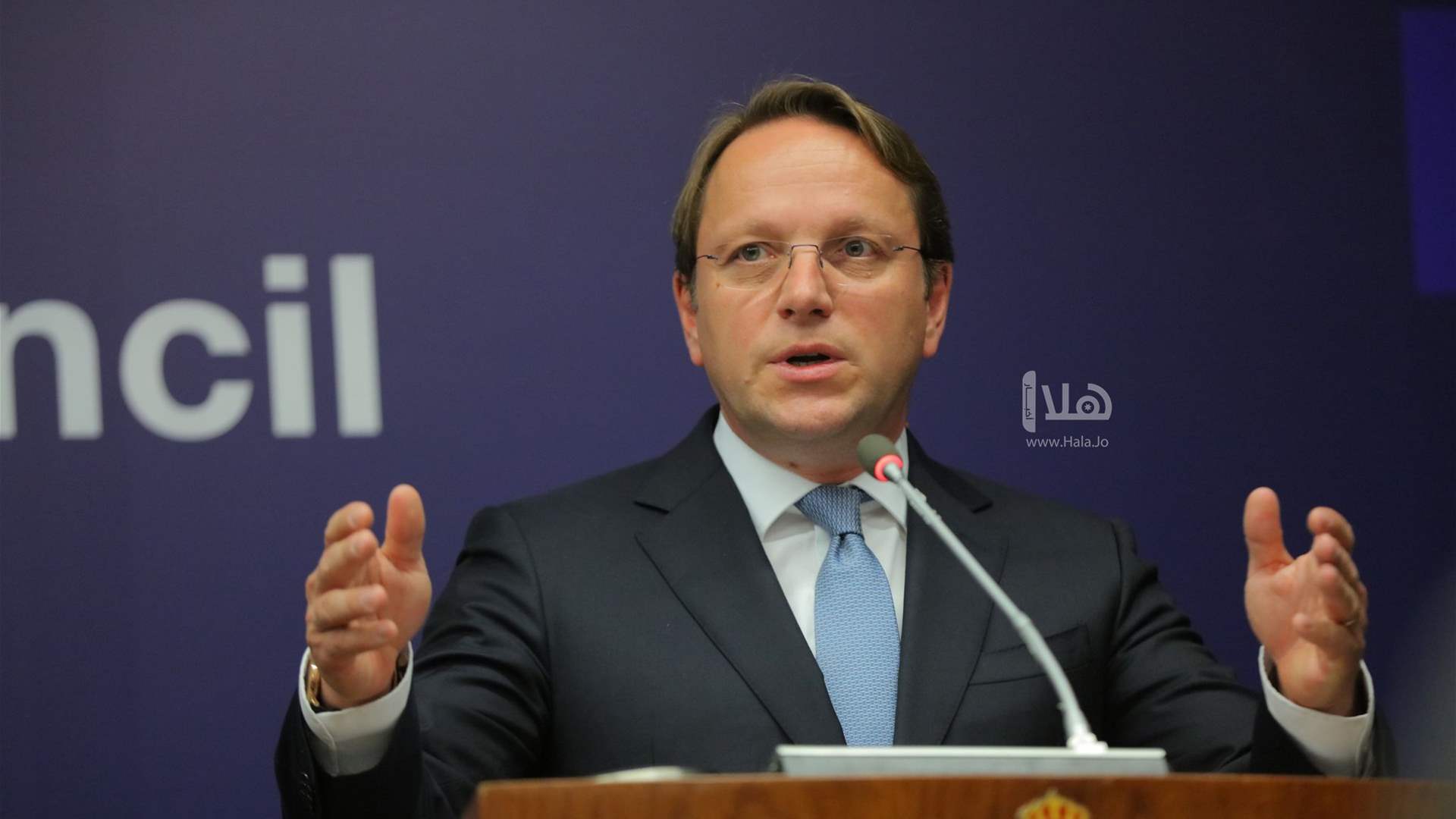 المفوض الأوروبي لسياسة الجوار يشيد "بمساهمة المغرب" في حرب أوكرانيا