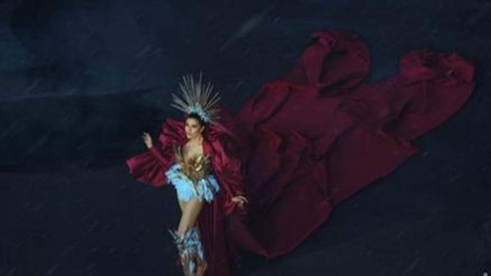 نادين الراسي بإطلالة غير تقليديّة ومن عالم الخيال: "ولدتُ لأكون محاربة"