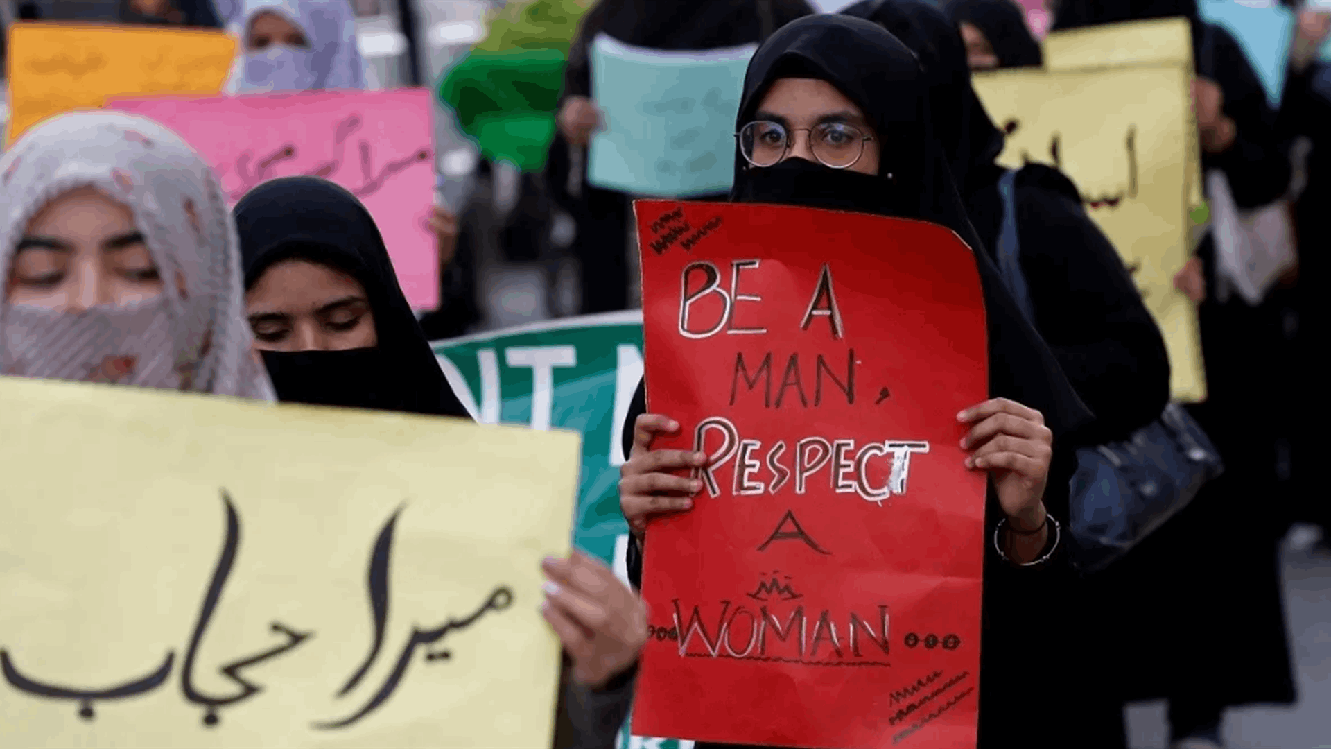 بمناسبة اليوم العالمي للمرأة... حظر مسيرة في مدينة لاهور الباكستانية