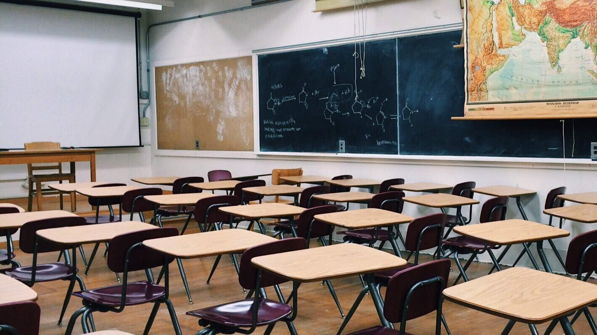 المتعاقدون الثانويون: العودة إلى التدريس غدًا