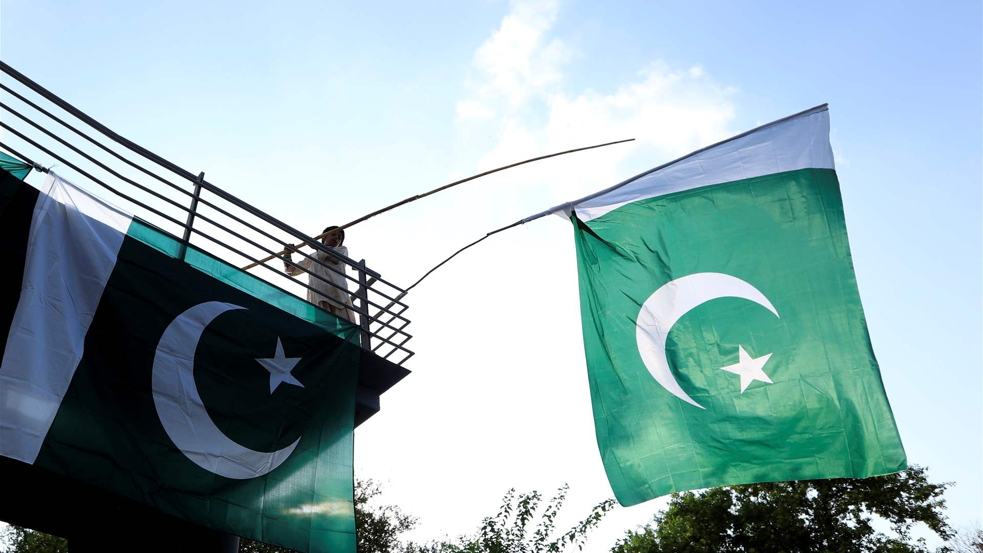 Suicide bombing in southwest Pakistan kills nine policemen