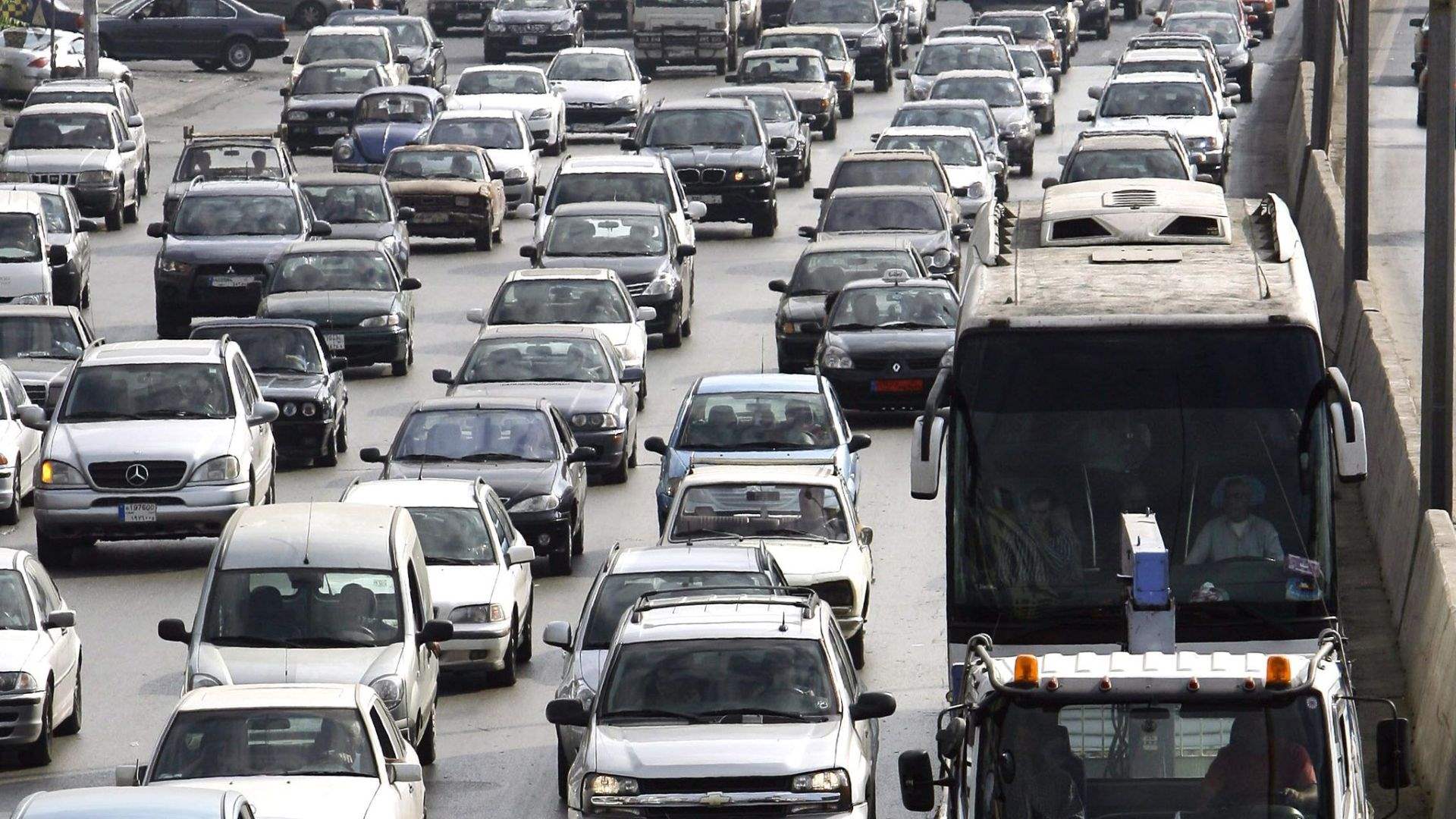 Lebanon&#39;s customs dollars threatens car import sector: report 