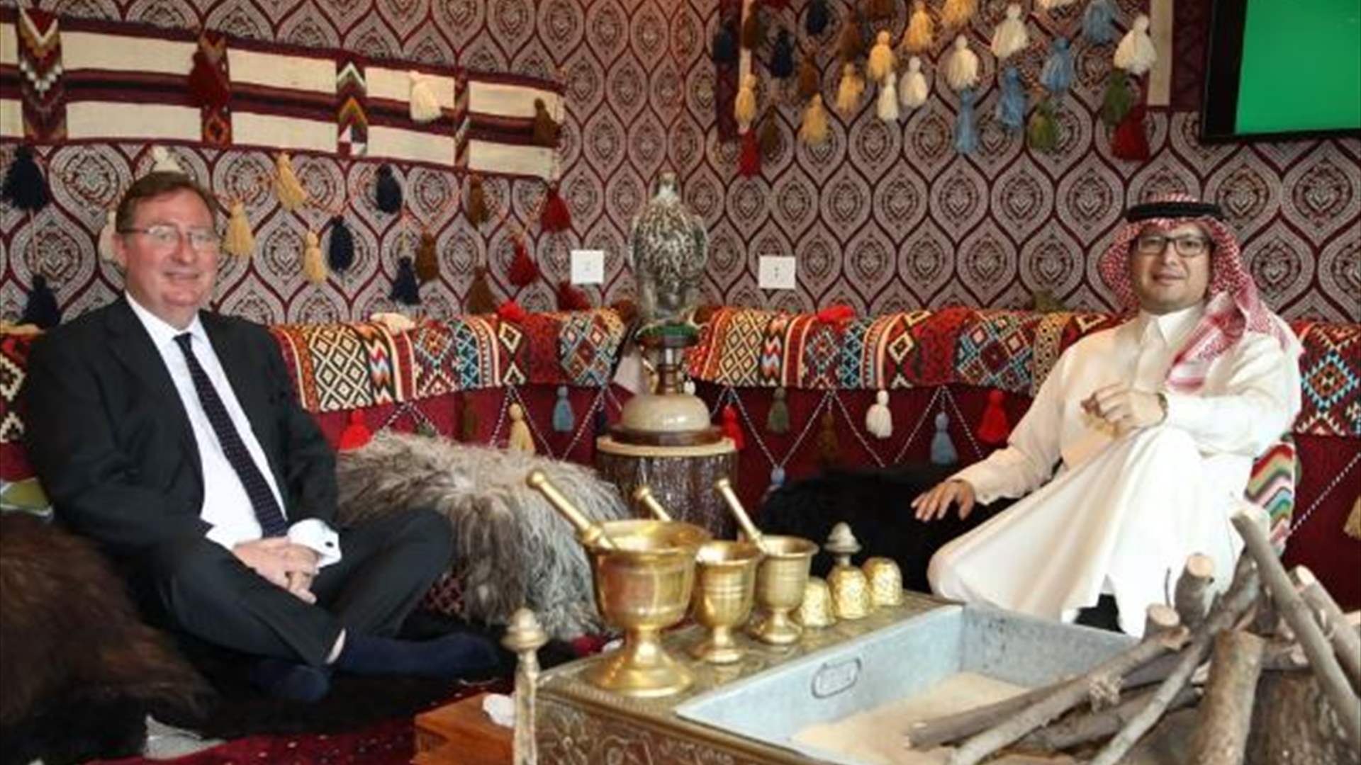 بخاري يستقبل السفير البريطاني لدى لبنان.. 