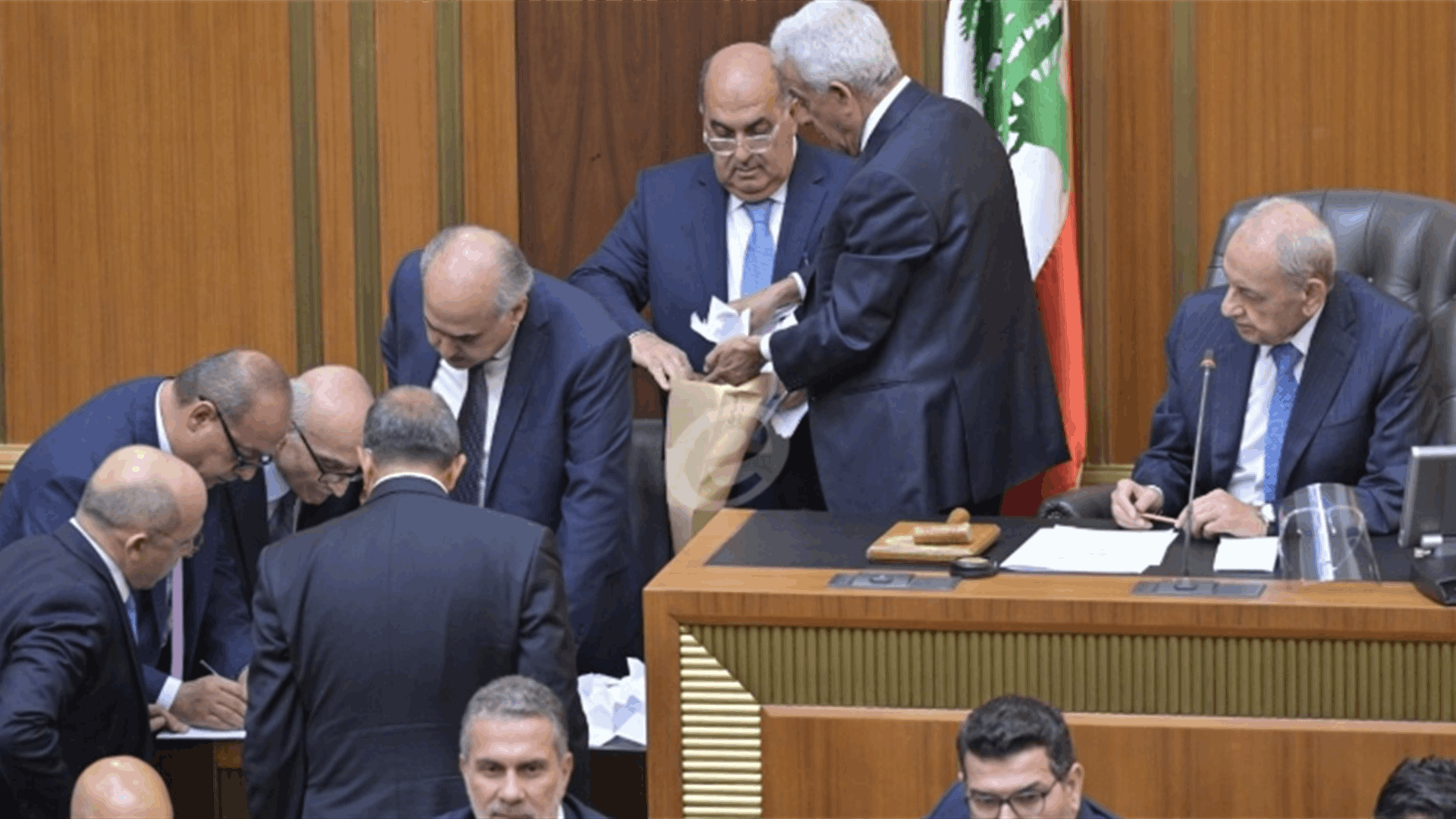 المعارضة اللبنانية منقسمة بين تعطيل النصاب ومرشح التسوية