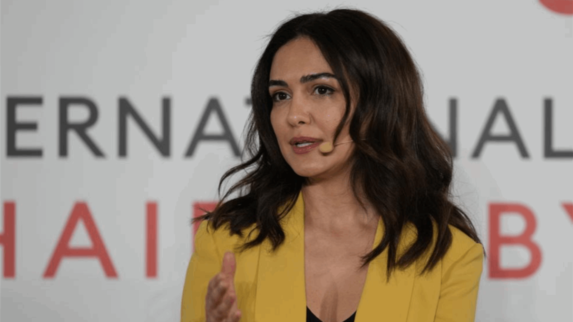 Actor Nazanin Boniadi asks world to back Iran women protests