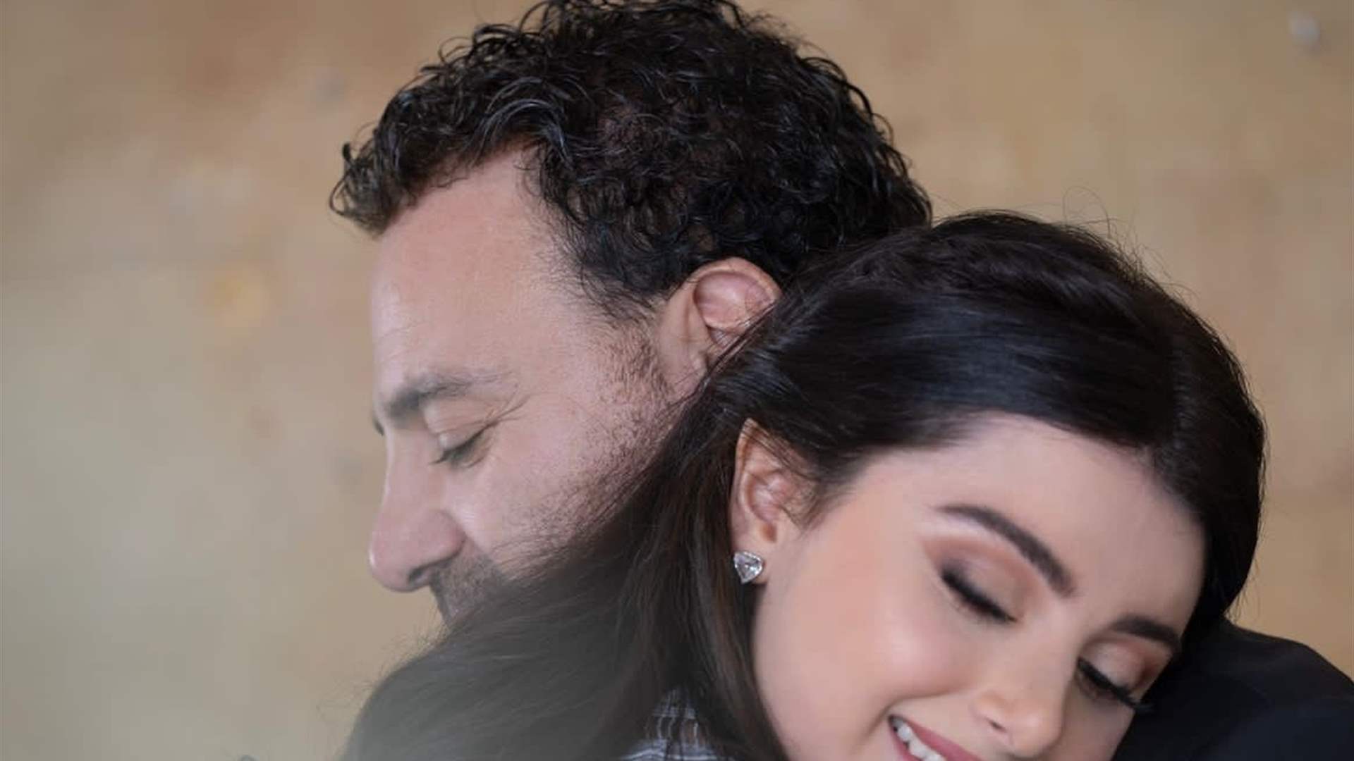 عاصي الحلاني يحضن ابنته ماريتا: "رمز جميل وملهمة لكل إبداع"
