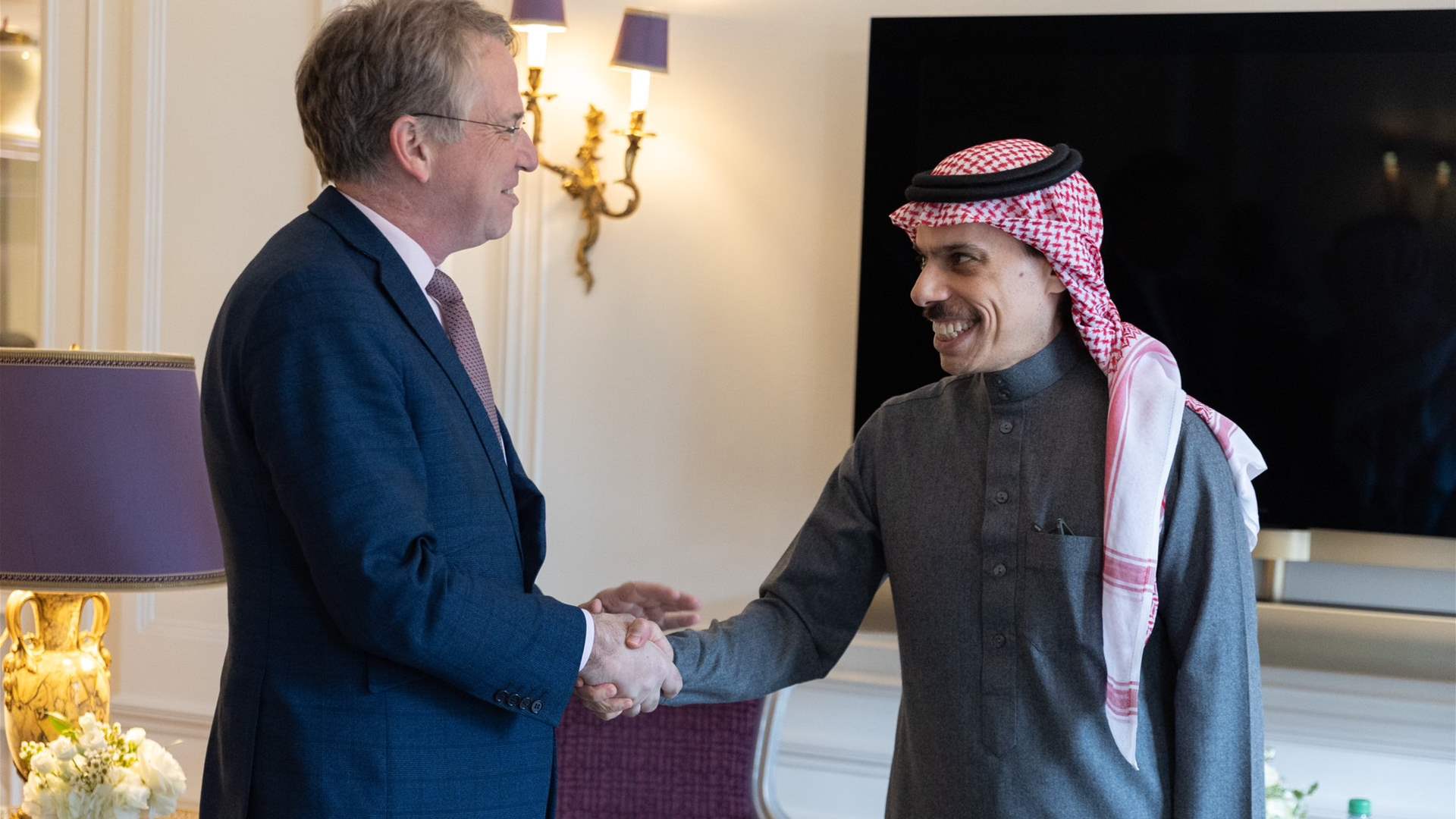 وزير الخارجية السعودي يلتقي دوريل في باريس