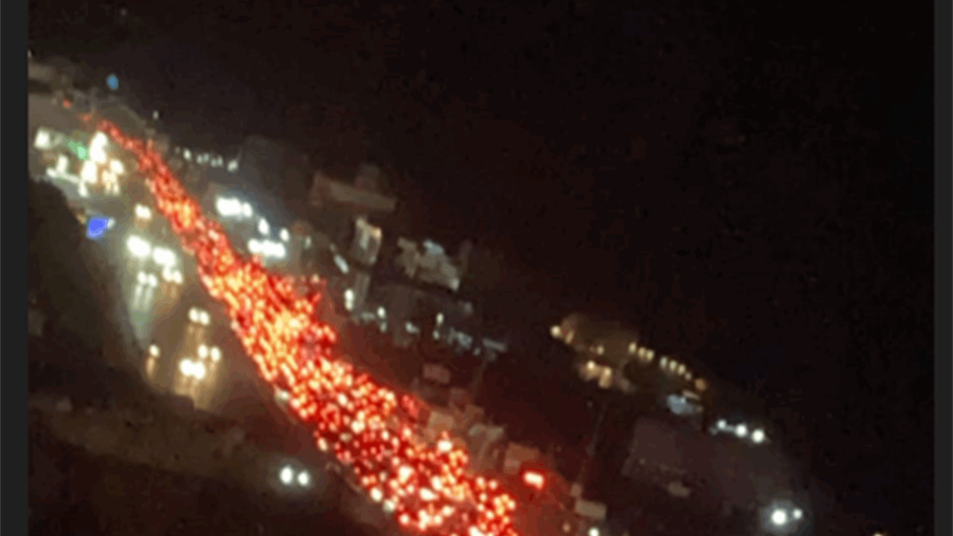 حادث سير على اتوستراد حالات باتجاه بيروت مقابل افران شمسين وزحمة سير خانقة