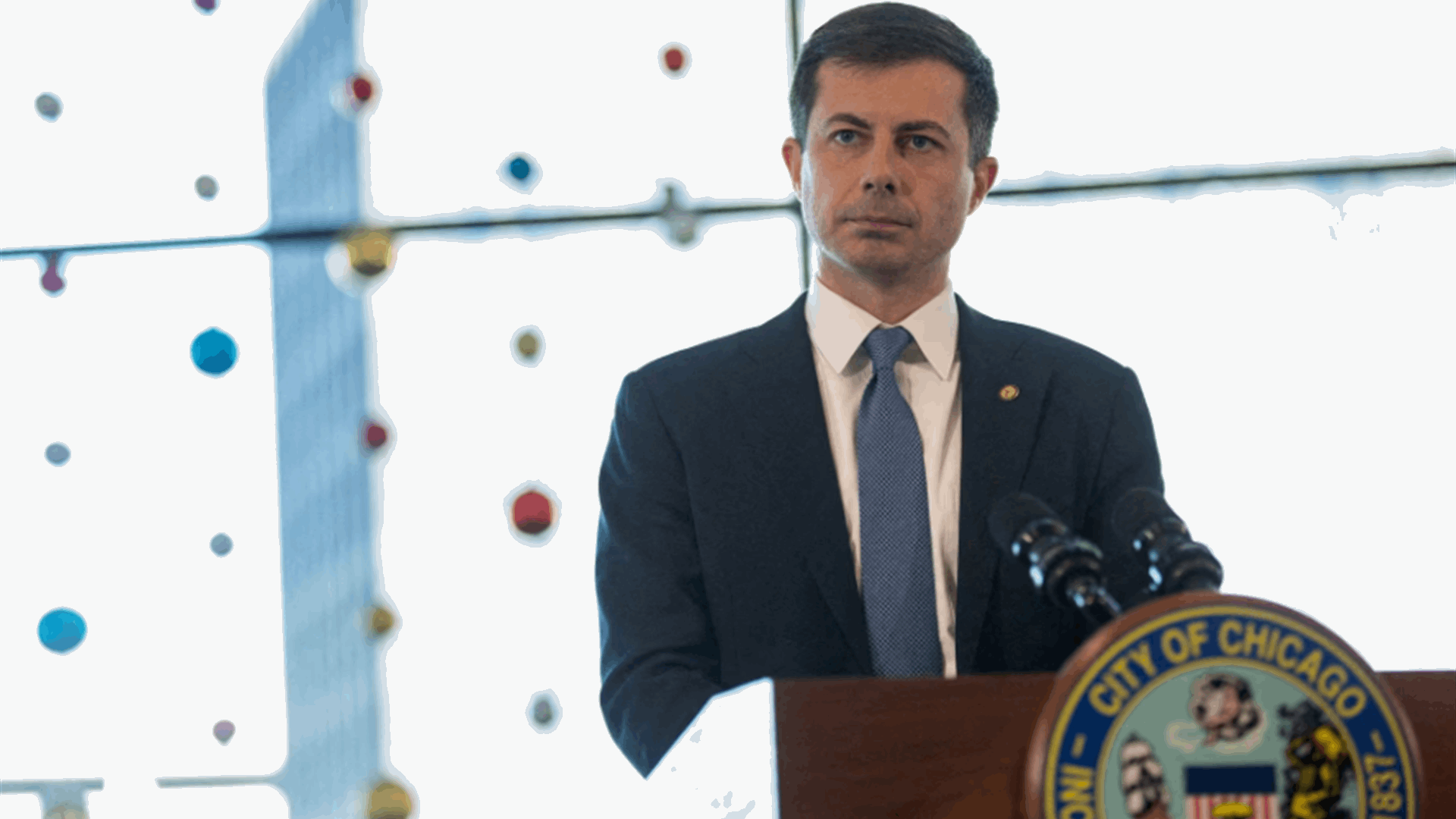 Biden administration wants Congress to bar airlines from charging family seating fees