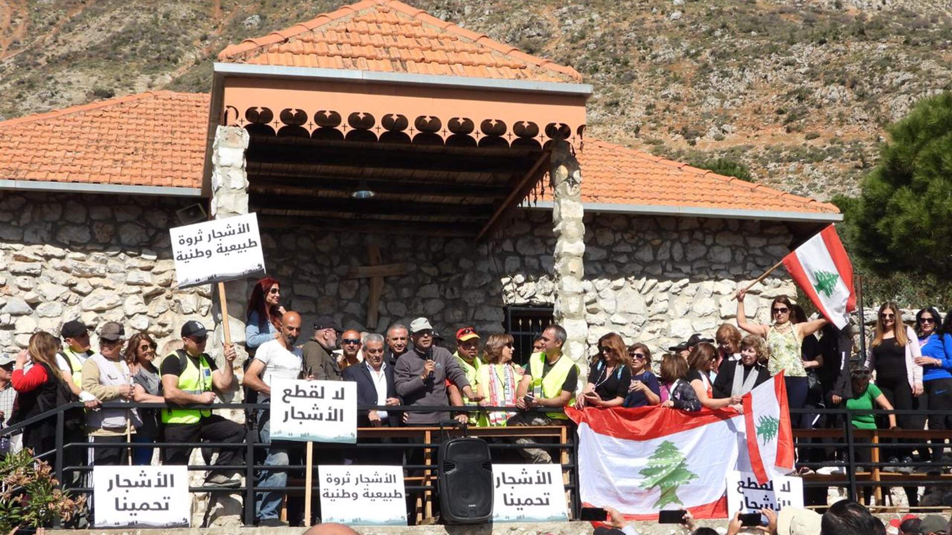 600 شخص من محبي الطبيعة مشوا في اليوم الوطني للمحميات وطالبوا بوقف قطع الاشجار والتعديات