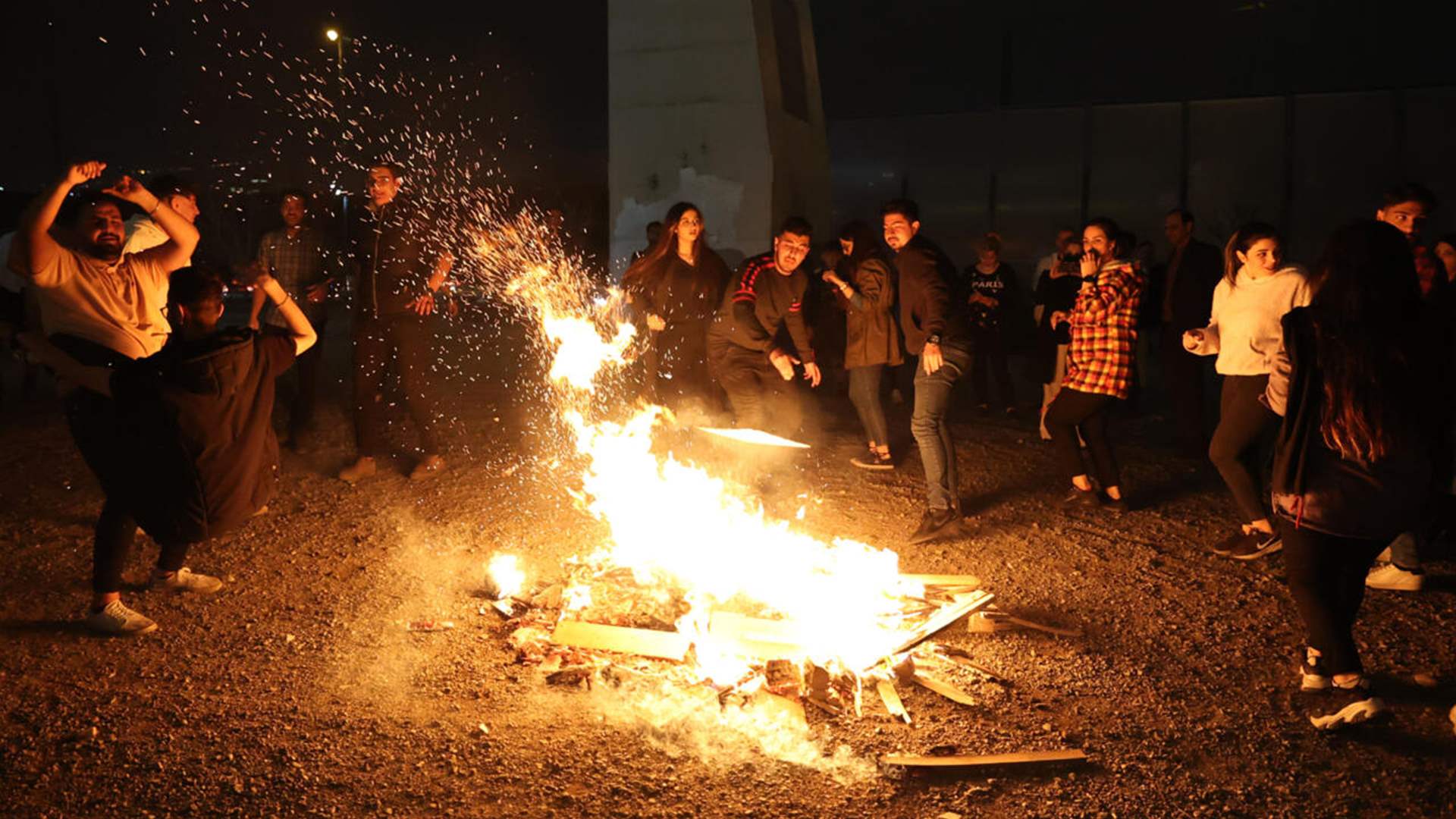 11 قتيلا واكثر من 3500 جريح في مهرجان النار في ايران