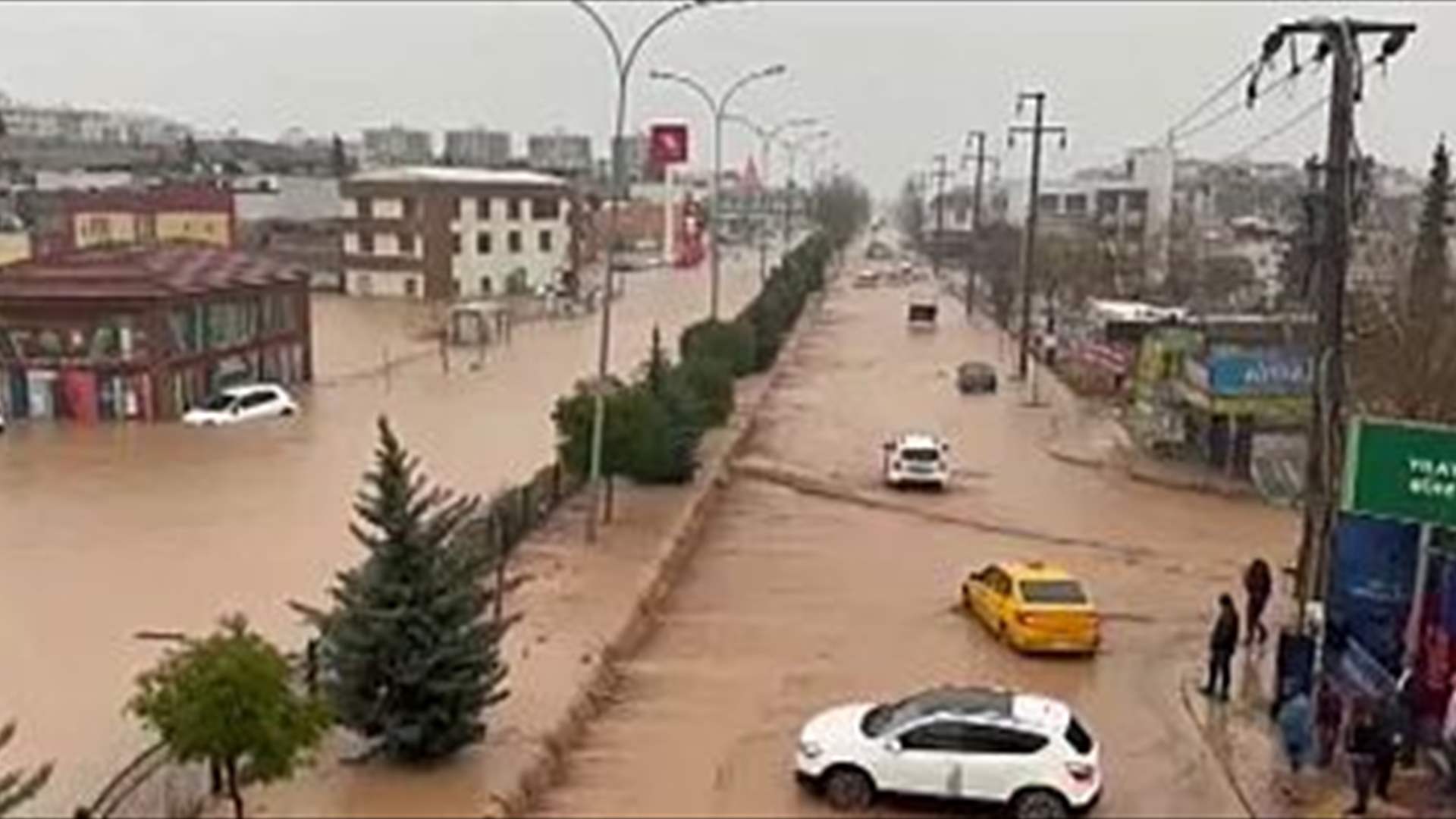 مقتل 10 أشخاص على الأقل بفيضانات ضربت منطقة الزلزال في تركيا