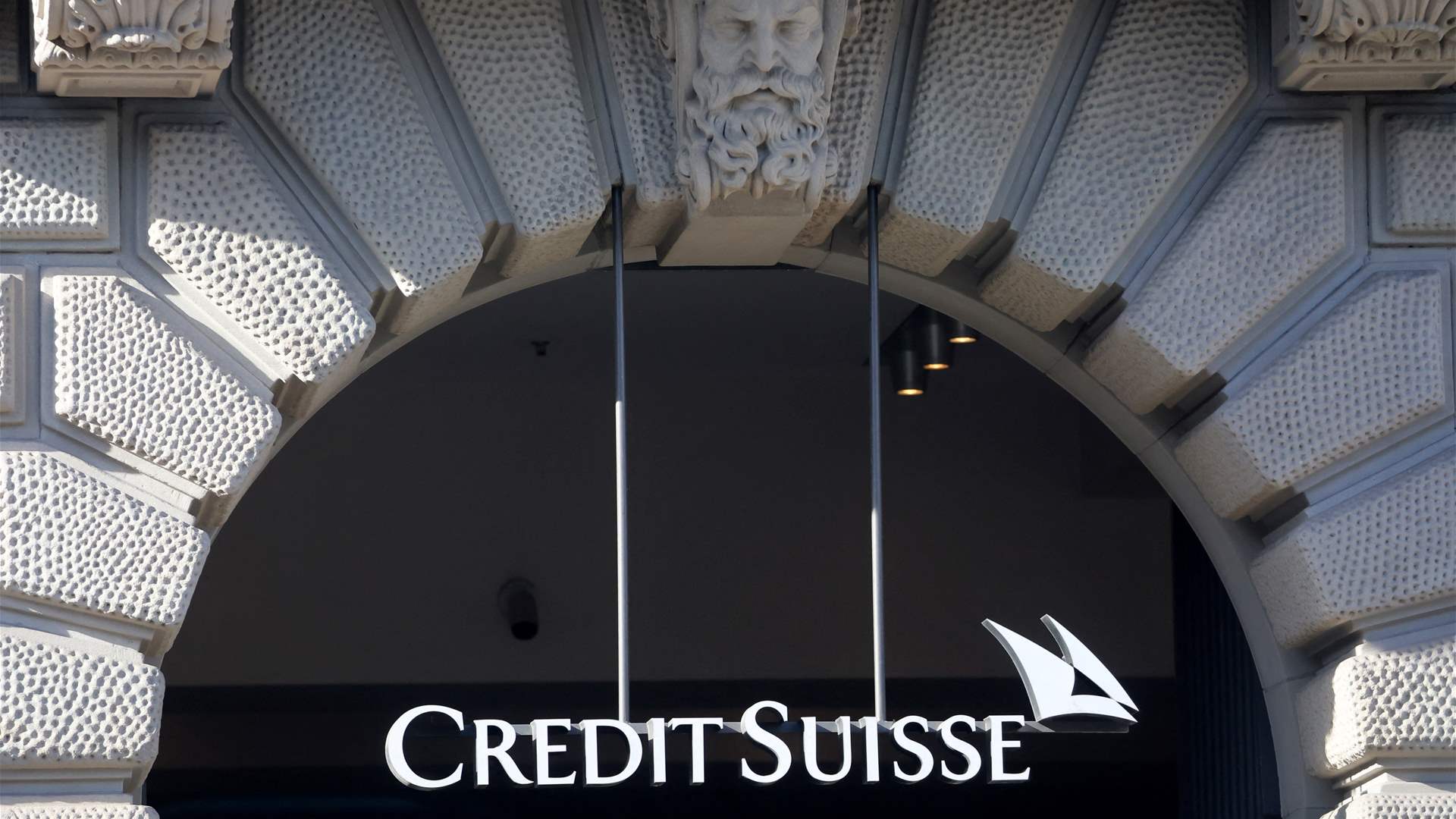 Credit Suisse shares fall again, sentiment remains fragile