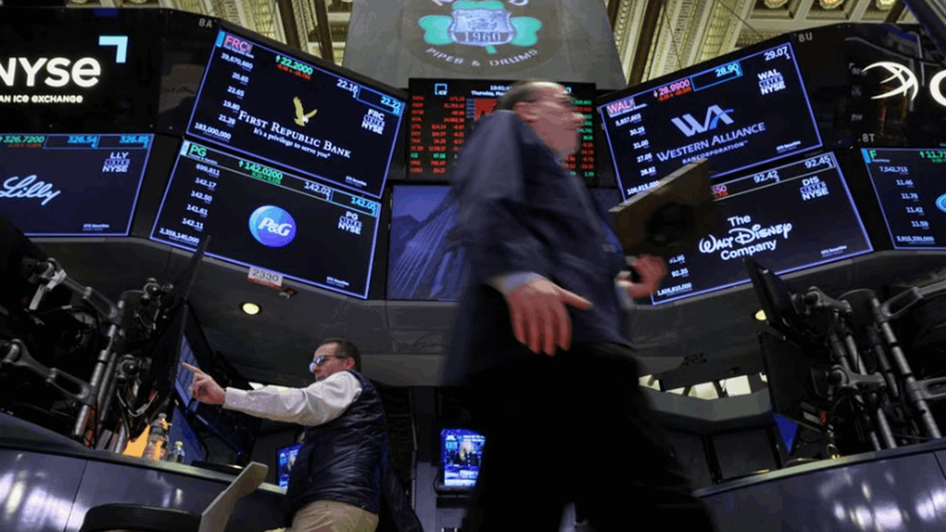 Wall Street falls on banking crisis worries