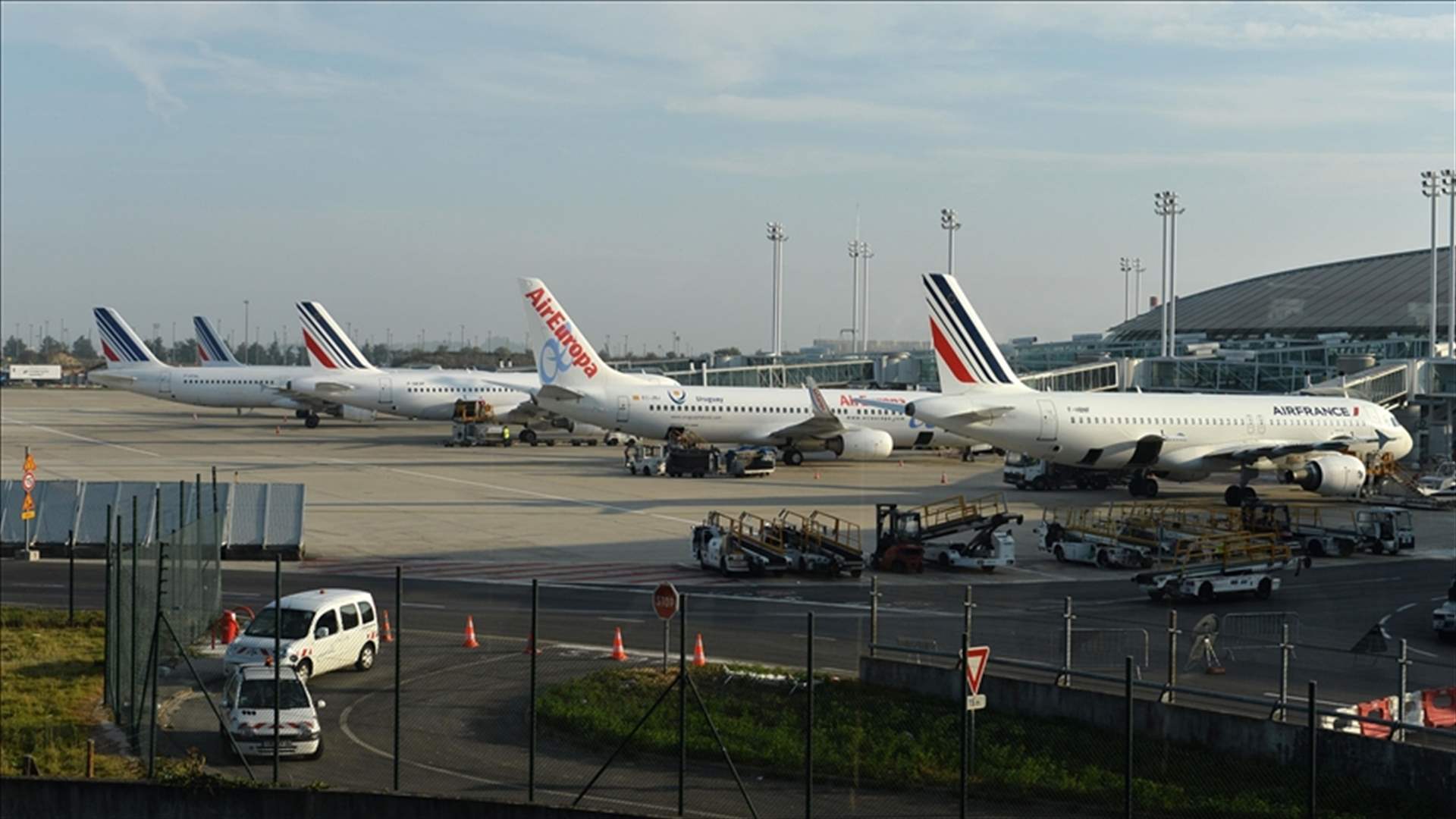 إلغاء جزء من رحلات مطارَي باريس أورلي ومرسيليا الإثنين بسبب إضراب