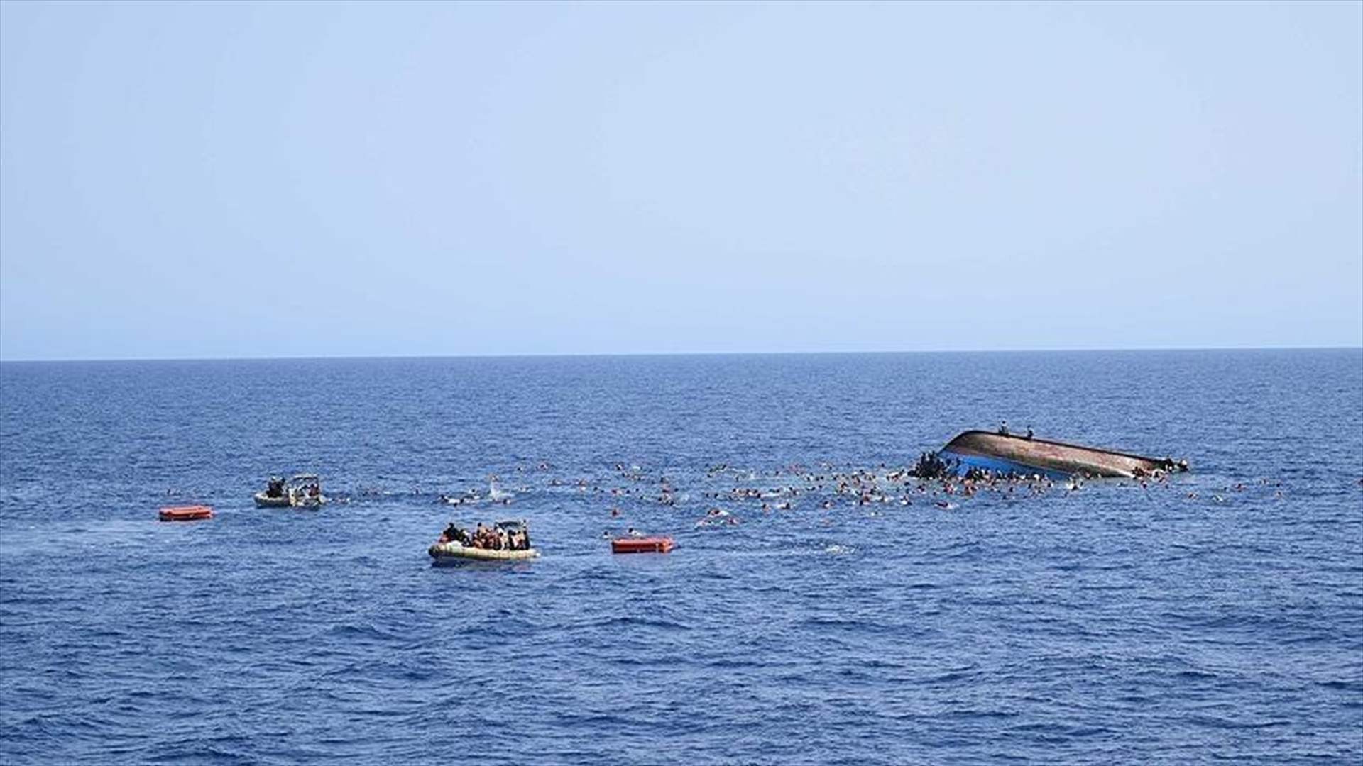 24 قتيلًا على الأقلّ جراء غرق عبّارة صغيرة قبالة الغابون